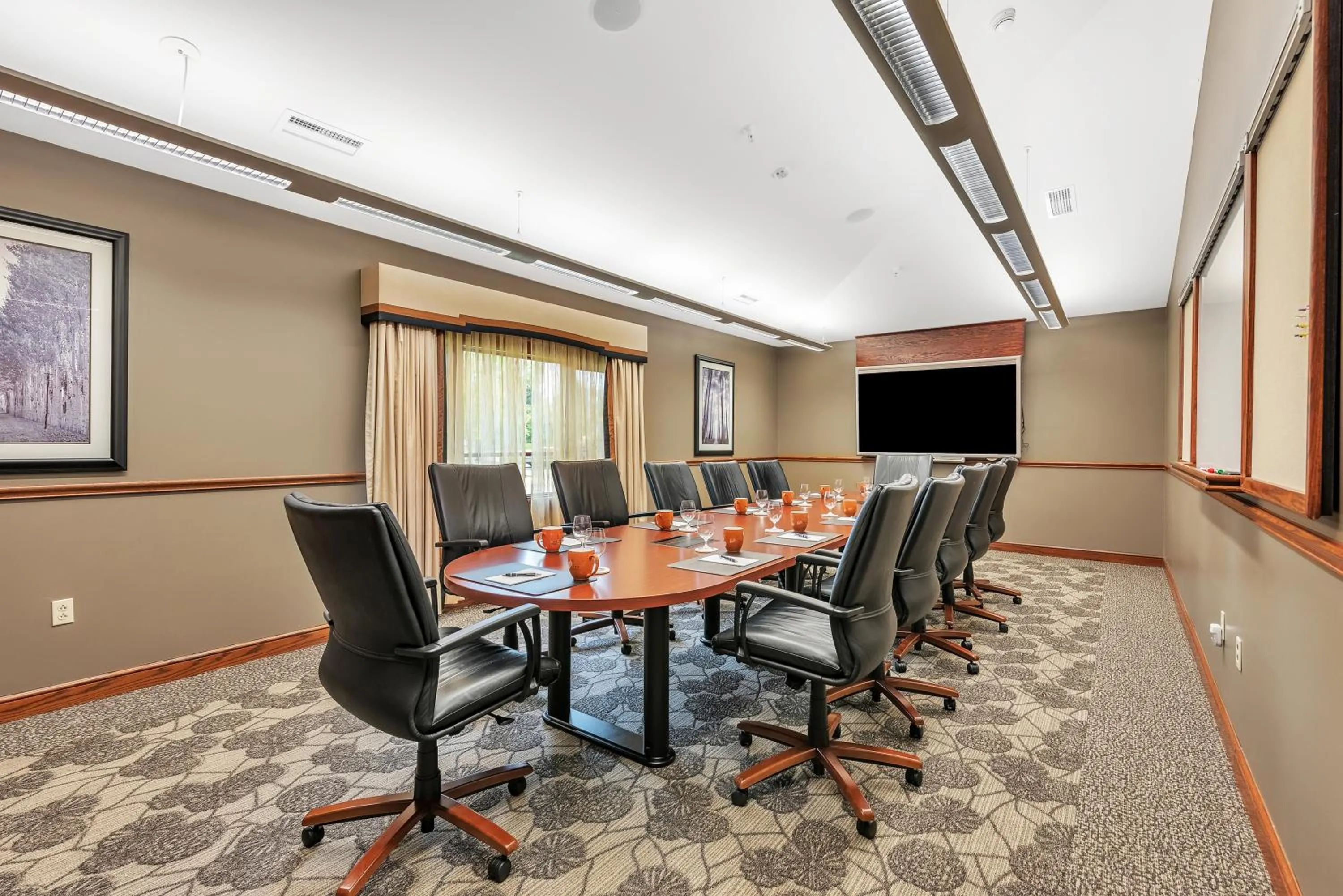 Meeting/conference room in The Inn at Ohio Northern University
