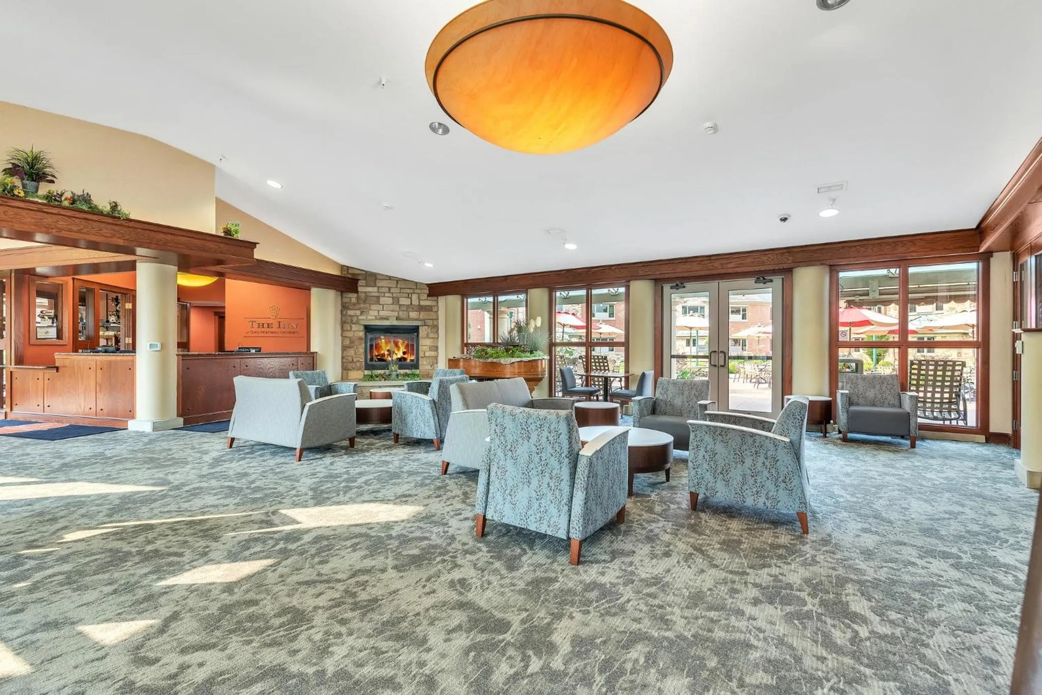 Communal lounge/ TV room in The Inn at Ohio Northern University