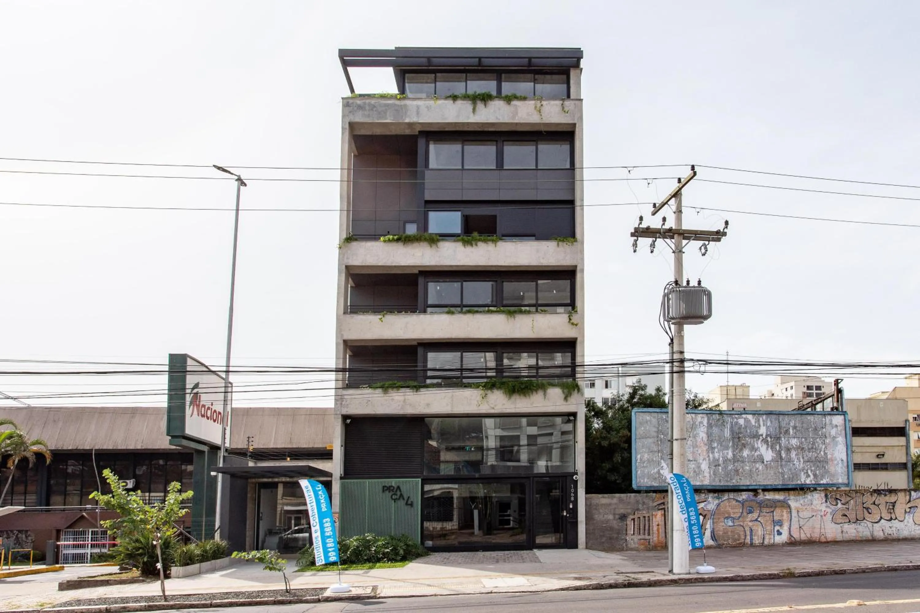 Property building in Charlie Porto Alegre Praça 4