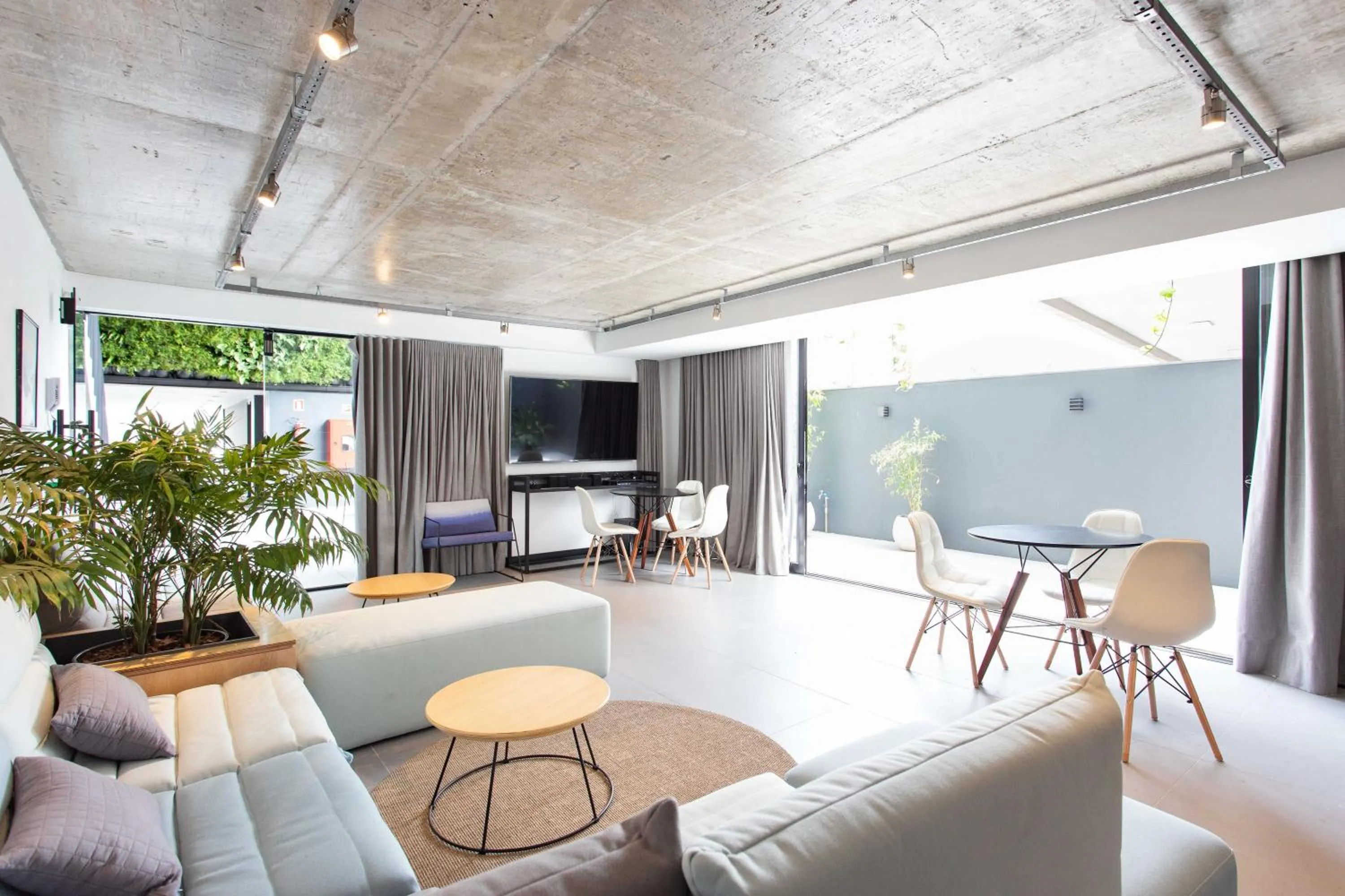 Day in Charlie Porto Alegre Praça 4