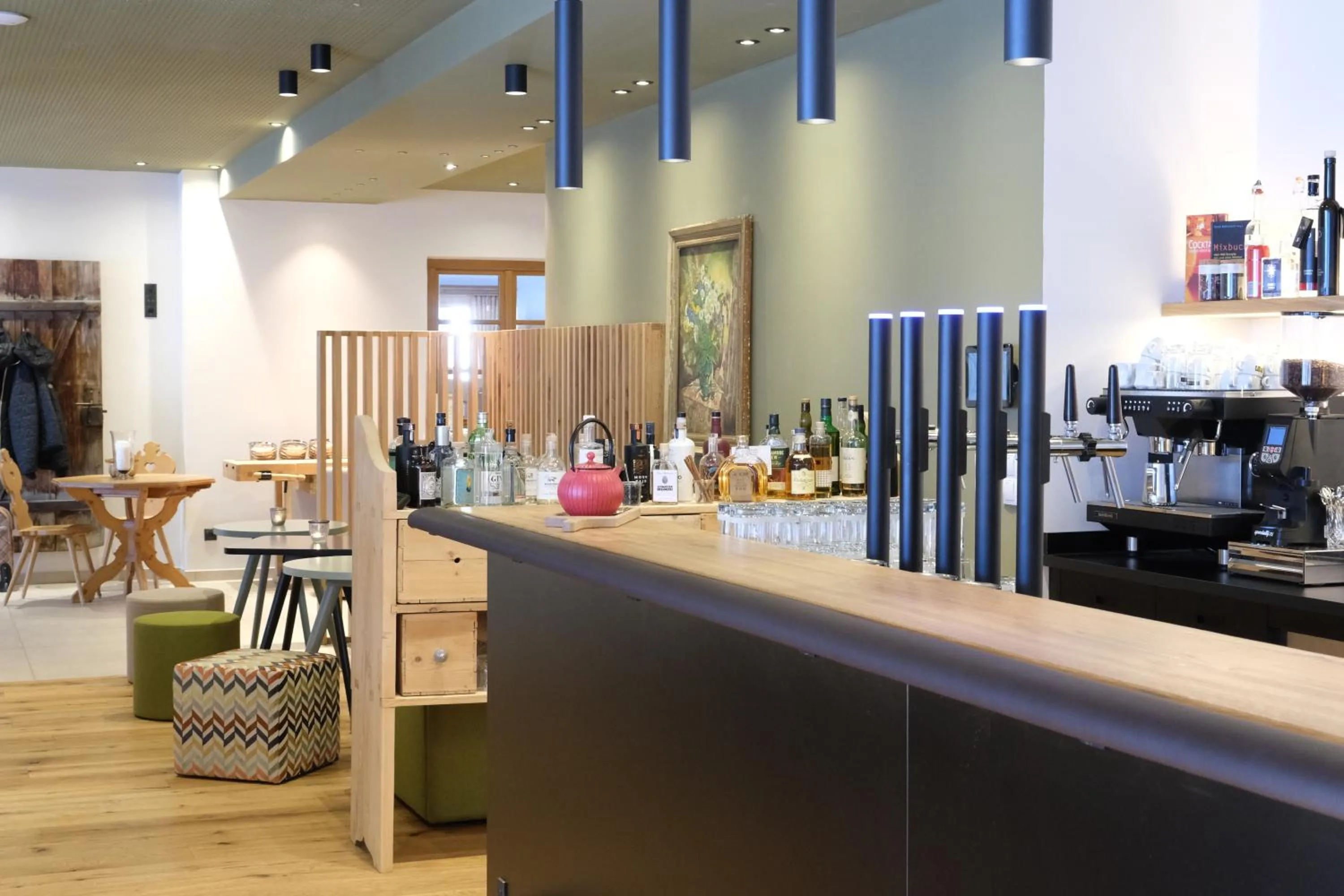 Lounge or bar in Hotel Die Arlbergerin - Design & Tiroler Gemütlichkeit