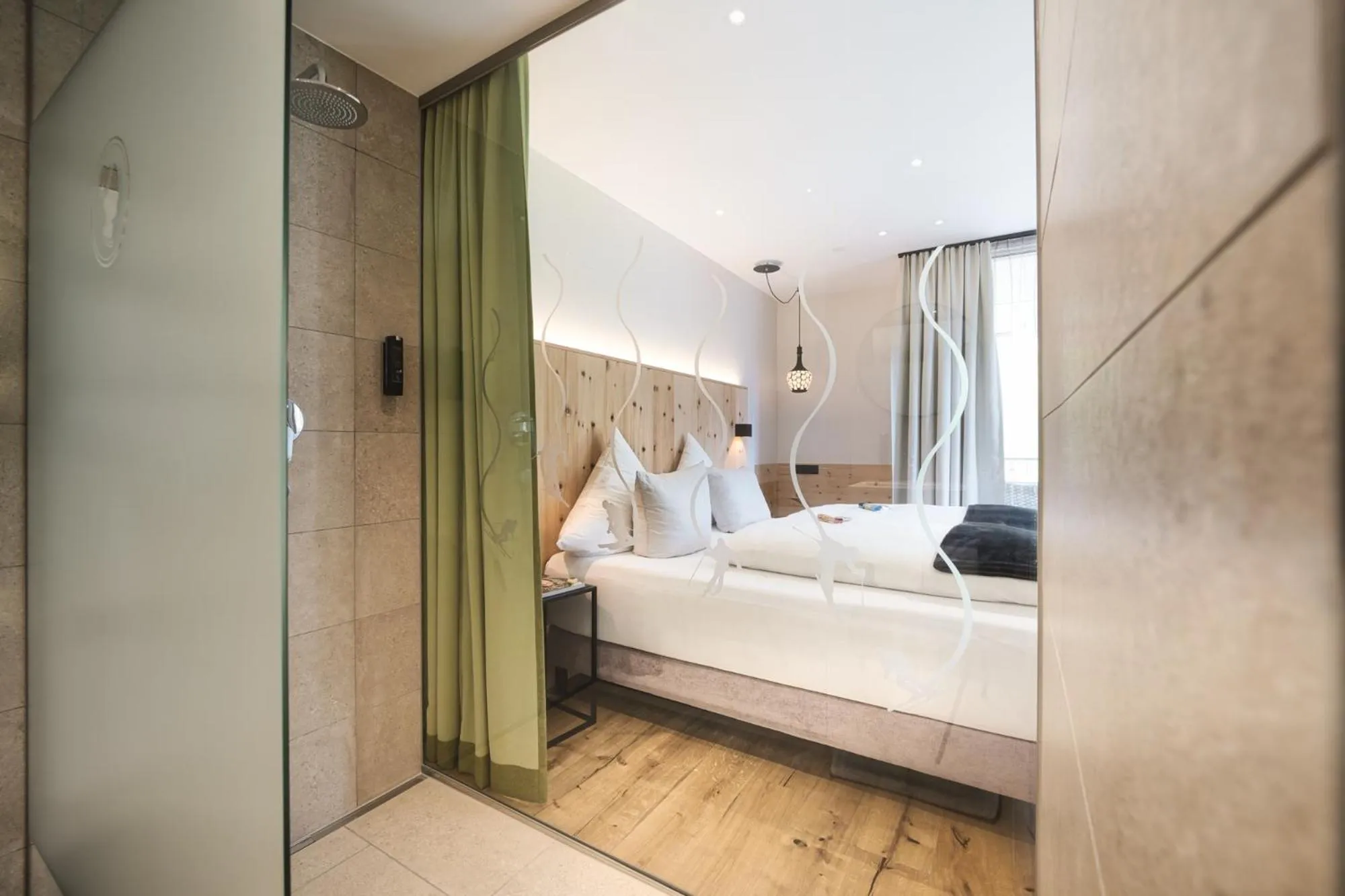 Bed in Hotel Die Arlbergerin - Design & Tiroler Gemütlichkeit