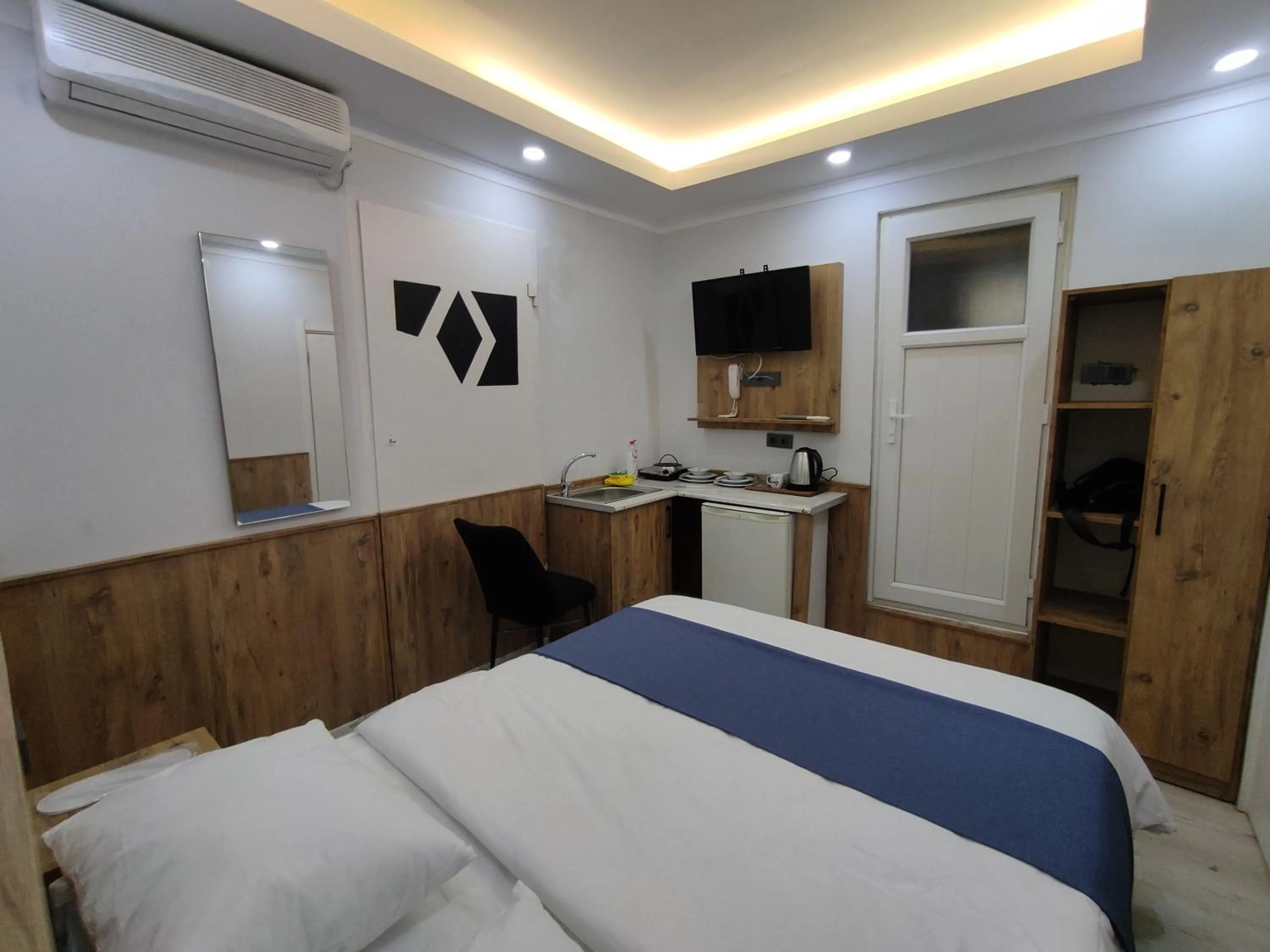 Photo of the whole room, Bed in Life Span Hotels