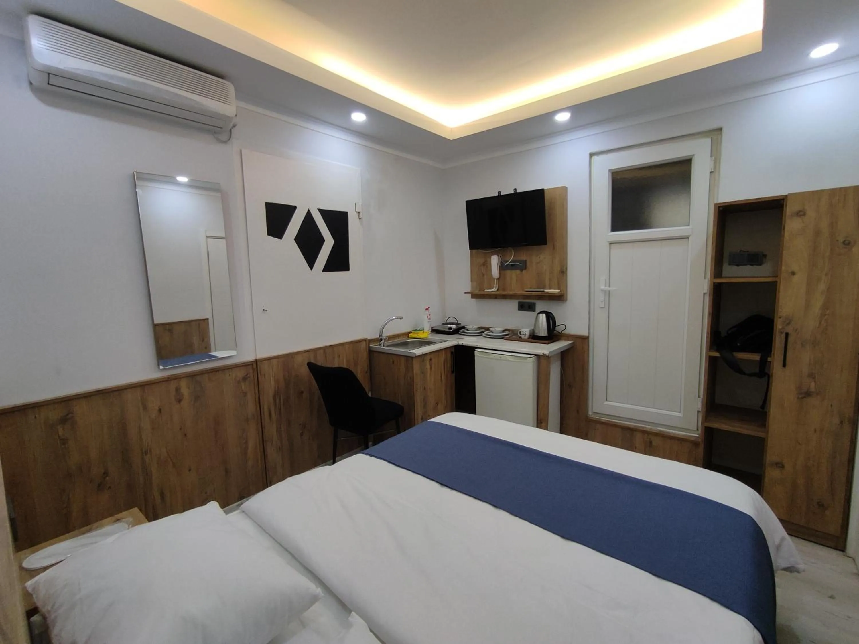 Photo of the whole room, Bed in Life Span Hotels