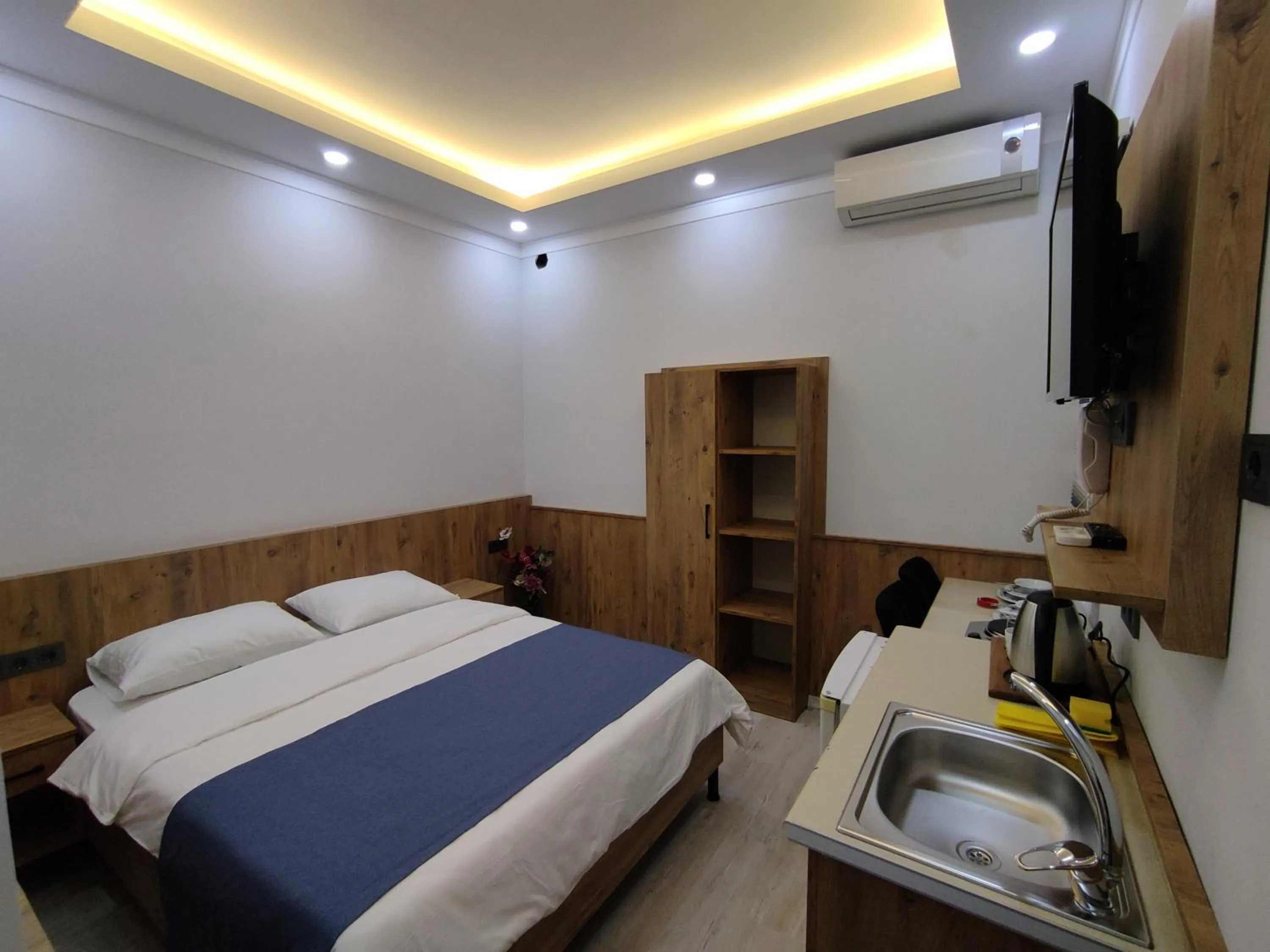 Bedroom, Bed in Life Span Hotels