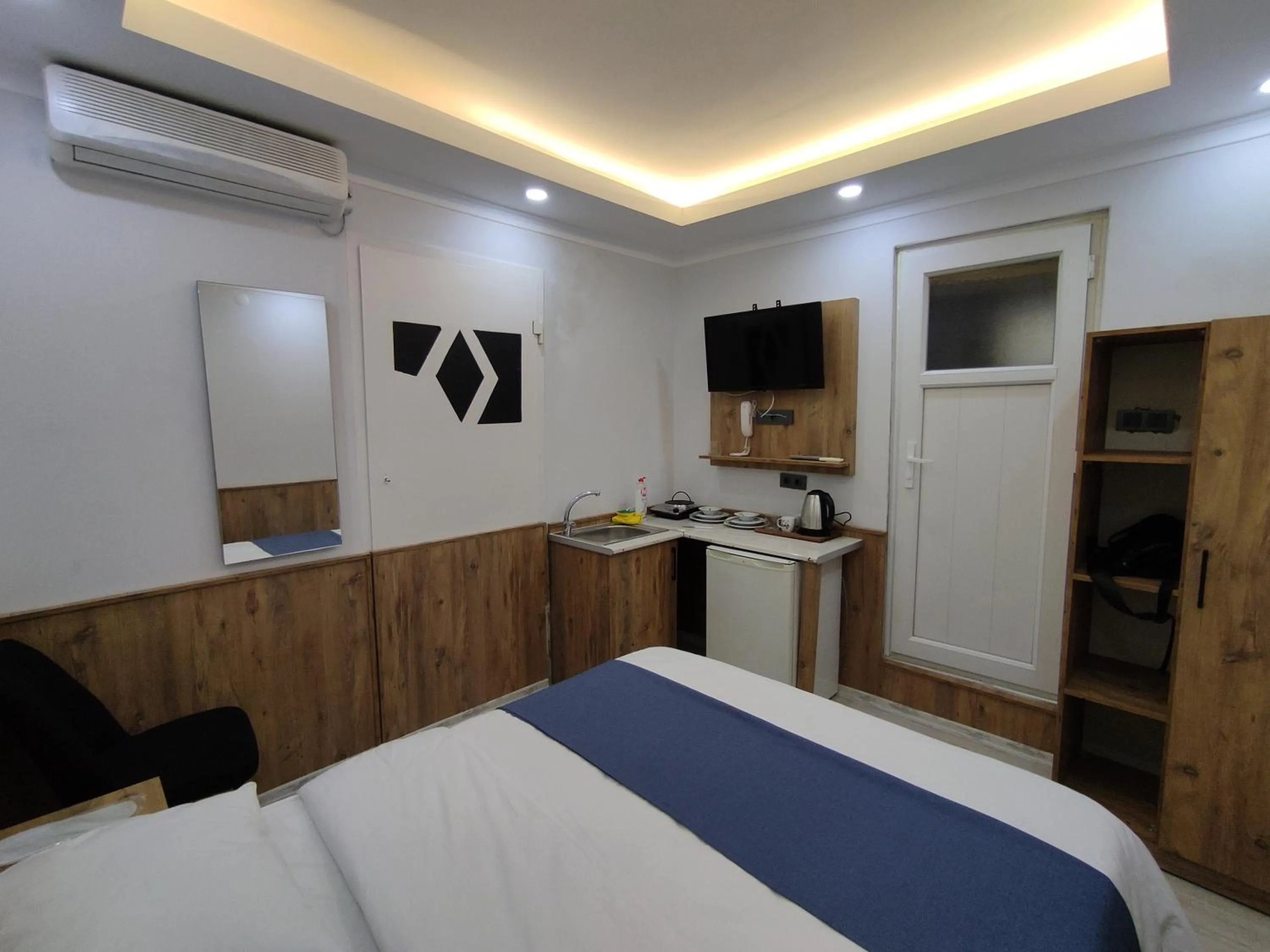 Kitchen or kitchenette, Bed in Life Span Hotels