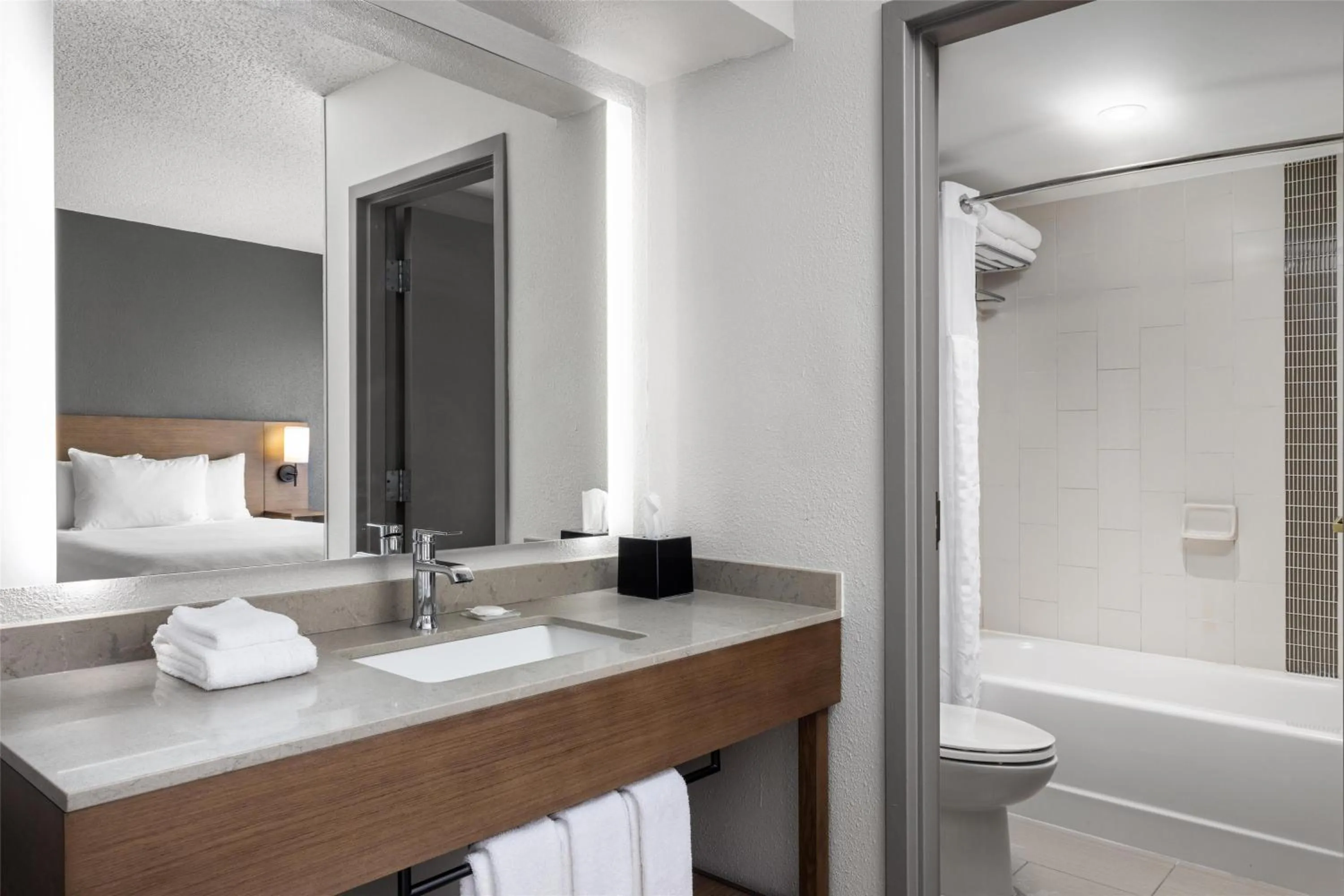 Bedroom, Bed in Hyatt Place Orlando Airport