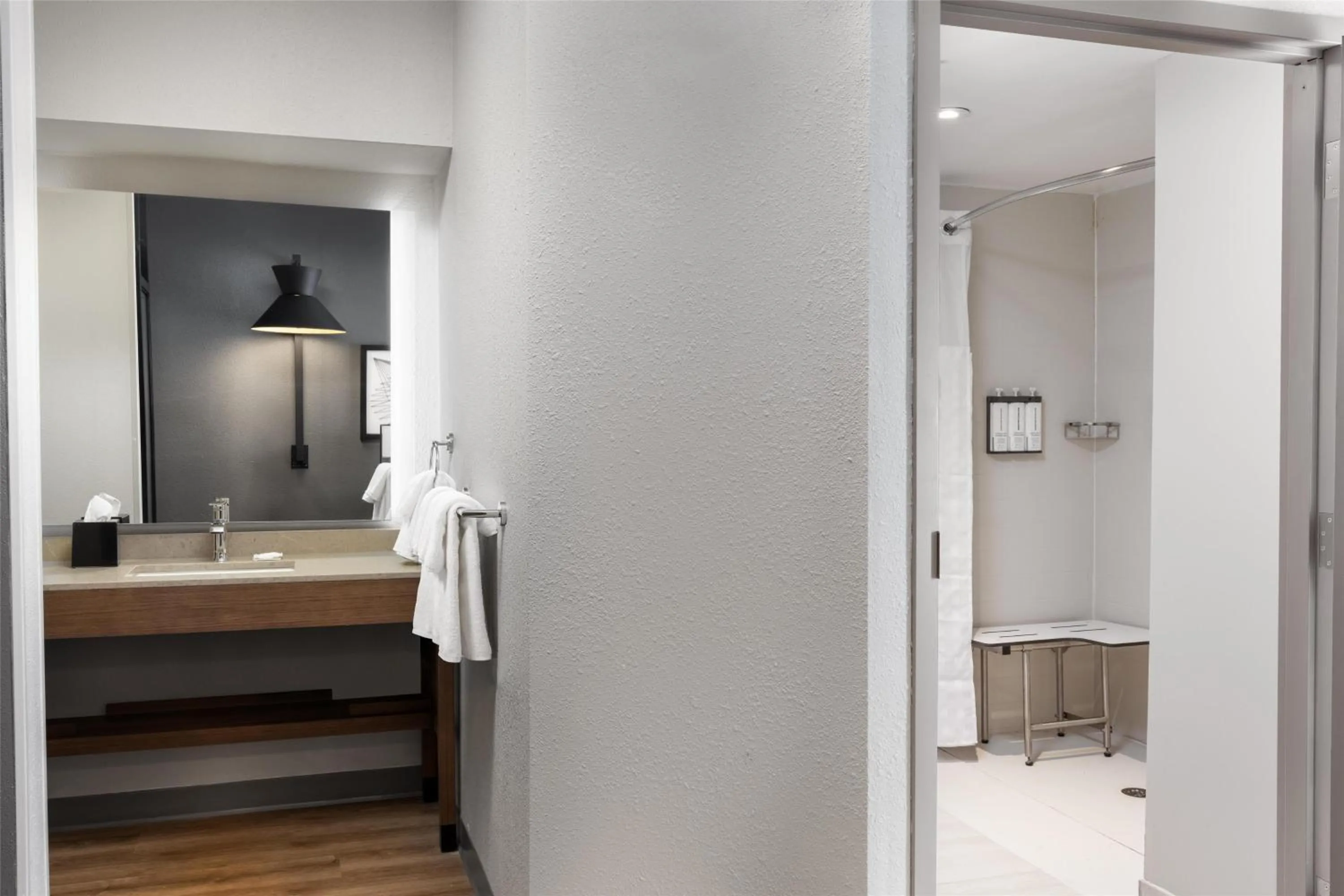 Bathroom in Hyatt Place Orlando Airport