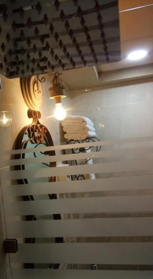 Shower in Hotel Hacienda los Narcisos