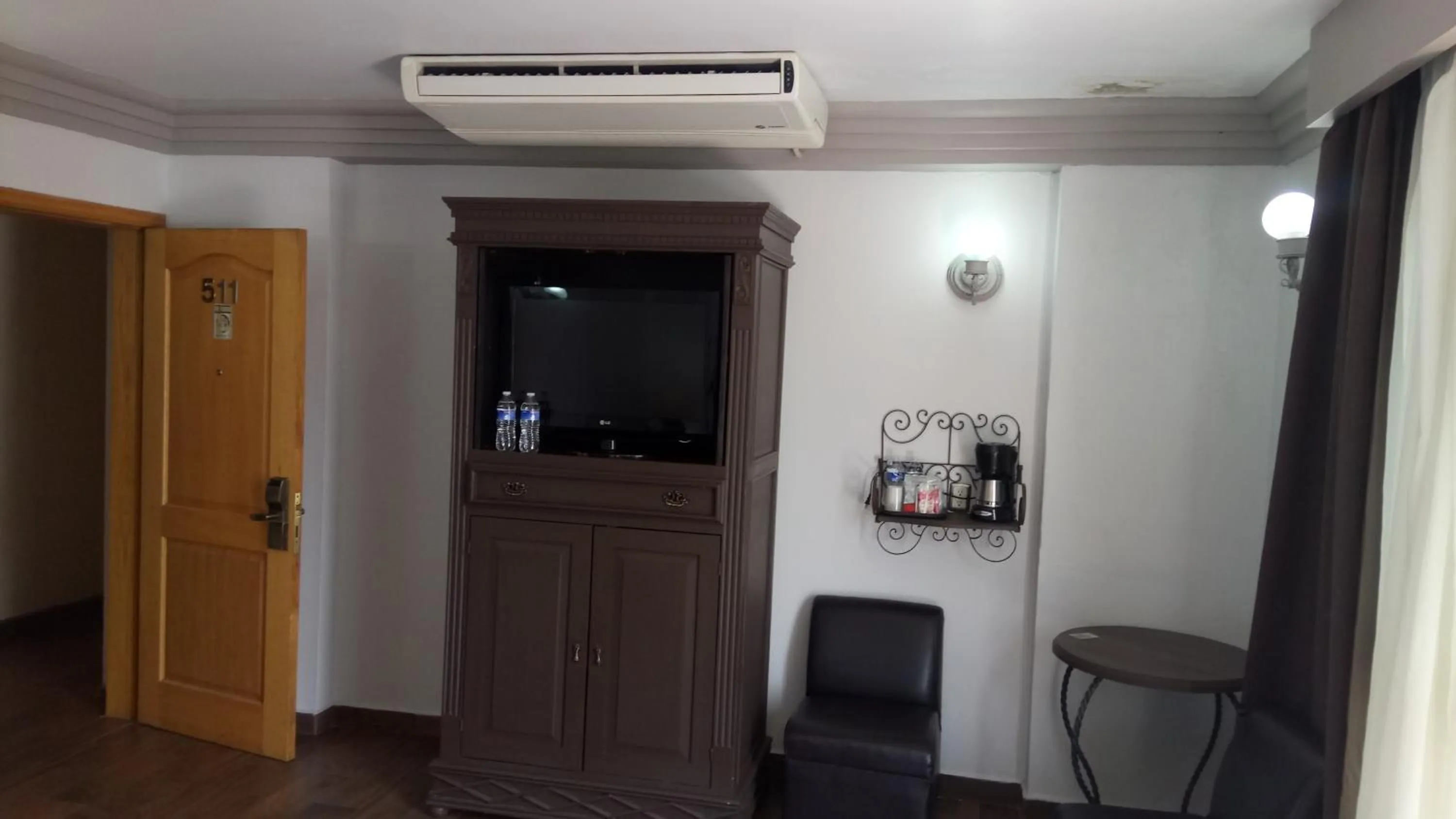 Photo of the whole room in Hotel Hacienda los Narcisos