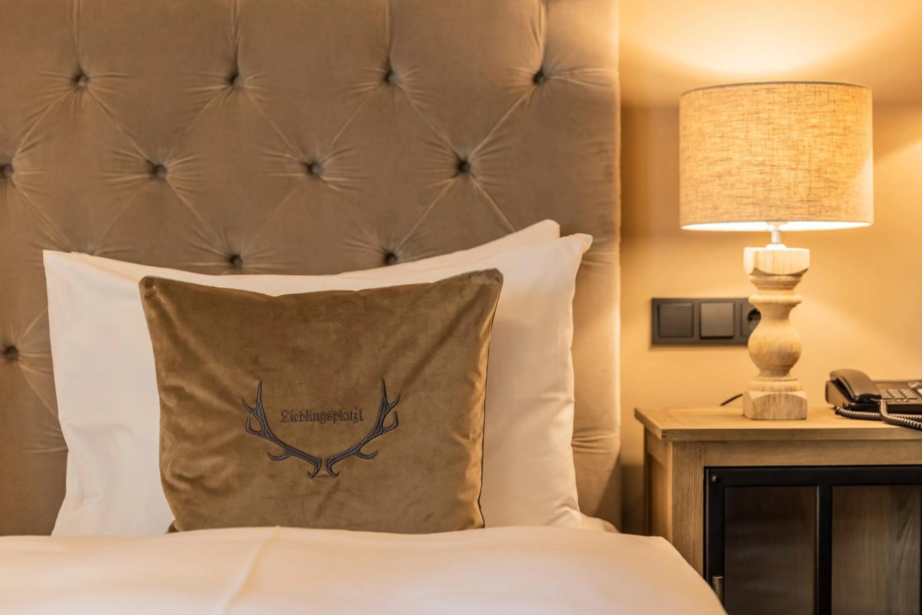 Bed in Boutiquehotel Weisses Rössl