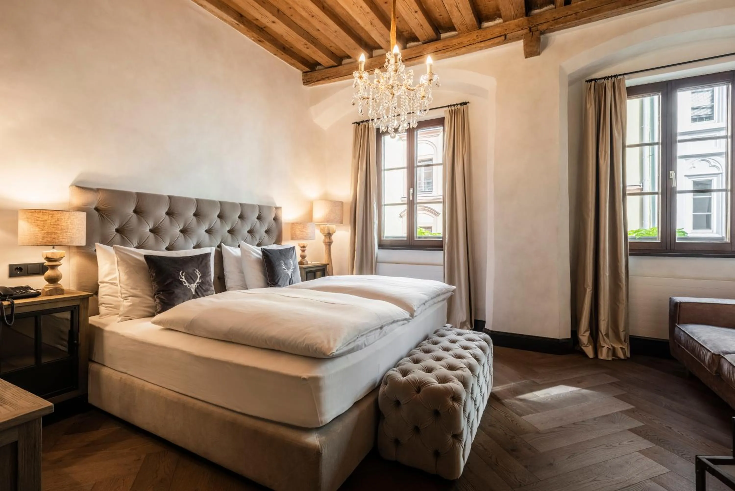 Photo of the whole room, Bed in Boutiquehotel Weisses Rössl