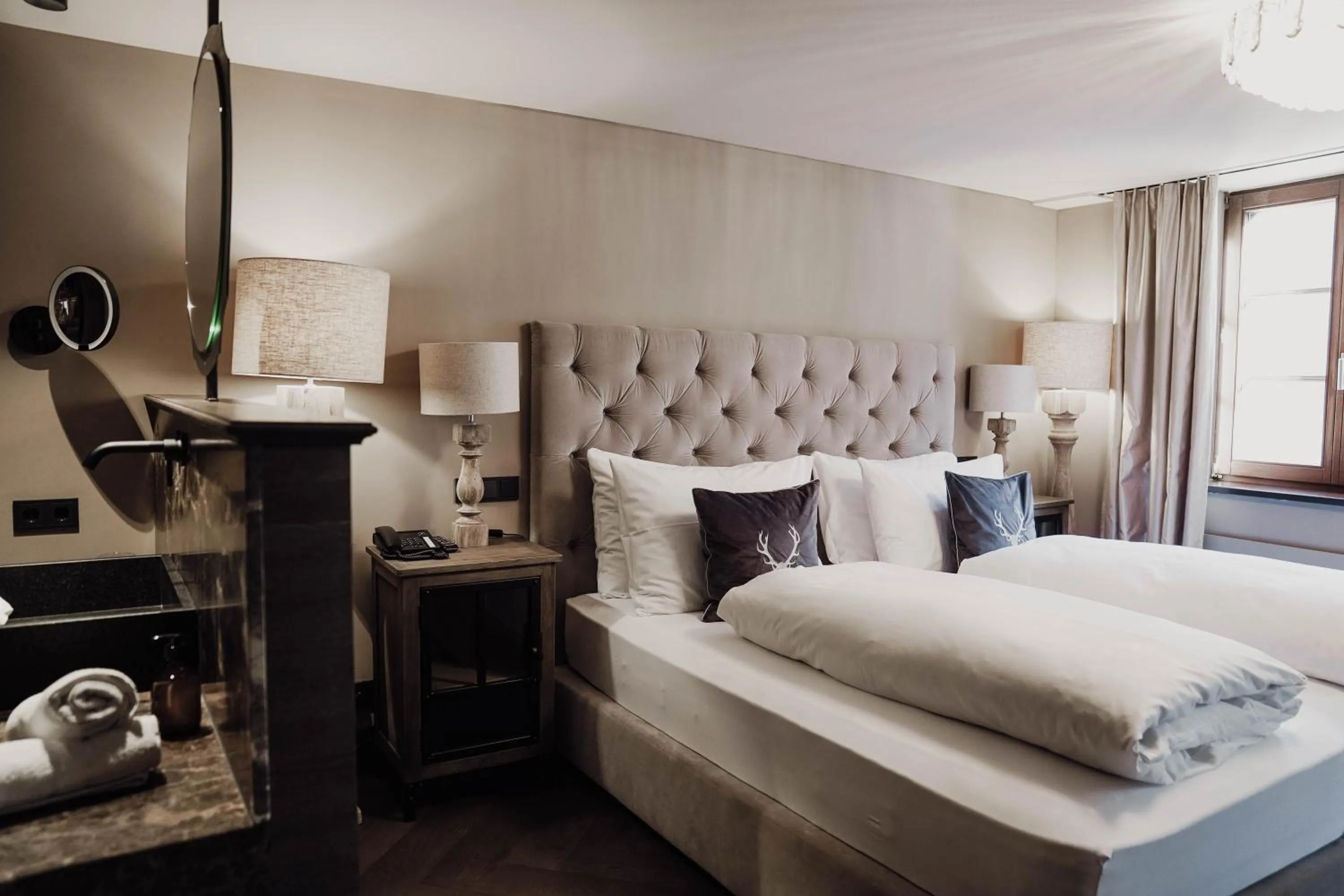 Bedroom, Bed in Boutiquehotel Weisses Rössl