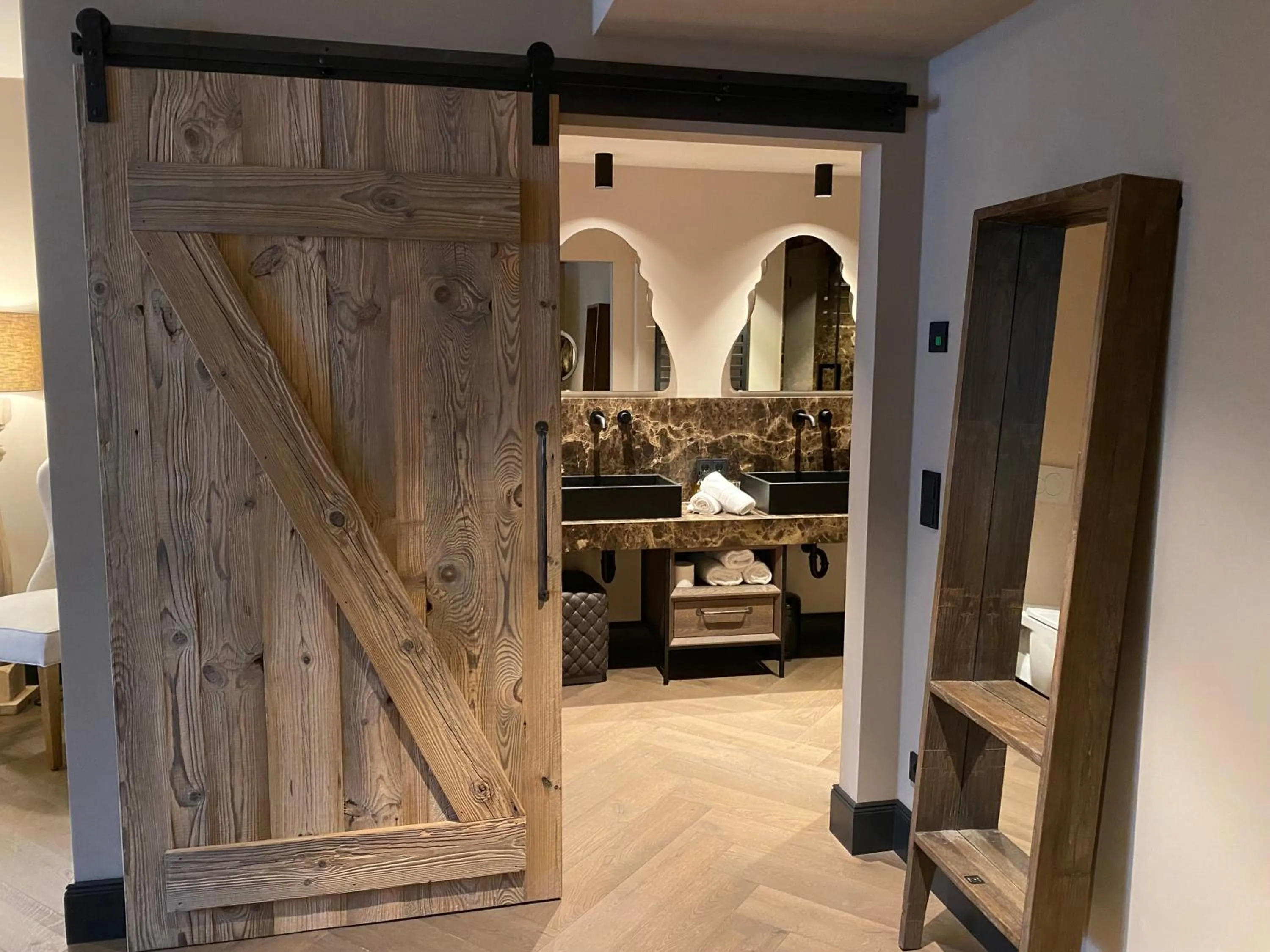 Bathroom, Bed in Boutiquehotel Weisses Rössl
