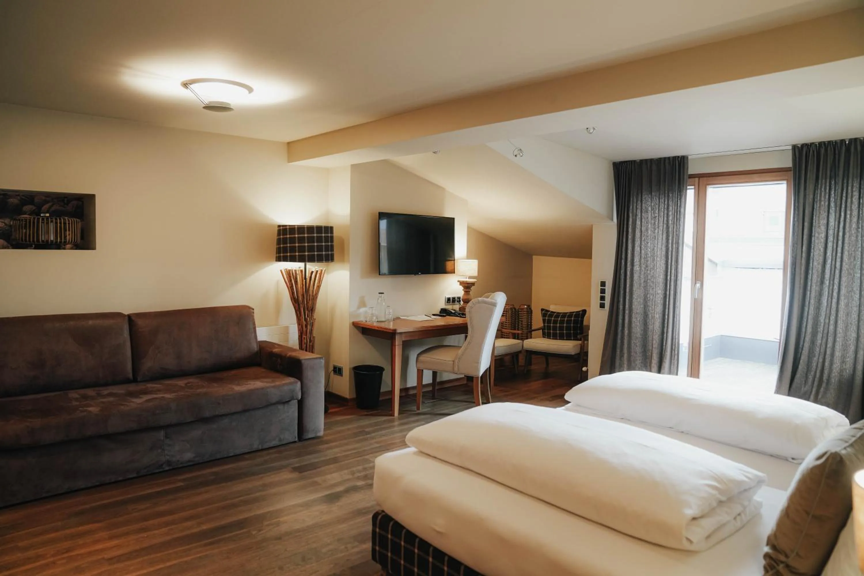 Bedroom, Bed in Boutiquehotel Weisses Rössl