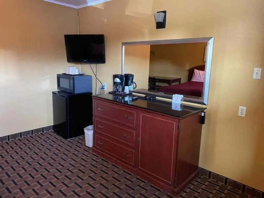 TV and multimedia in Budget Inn