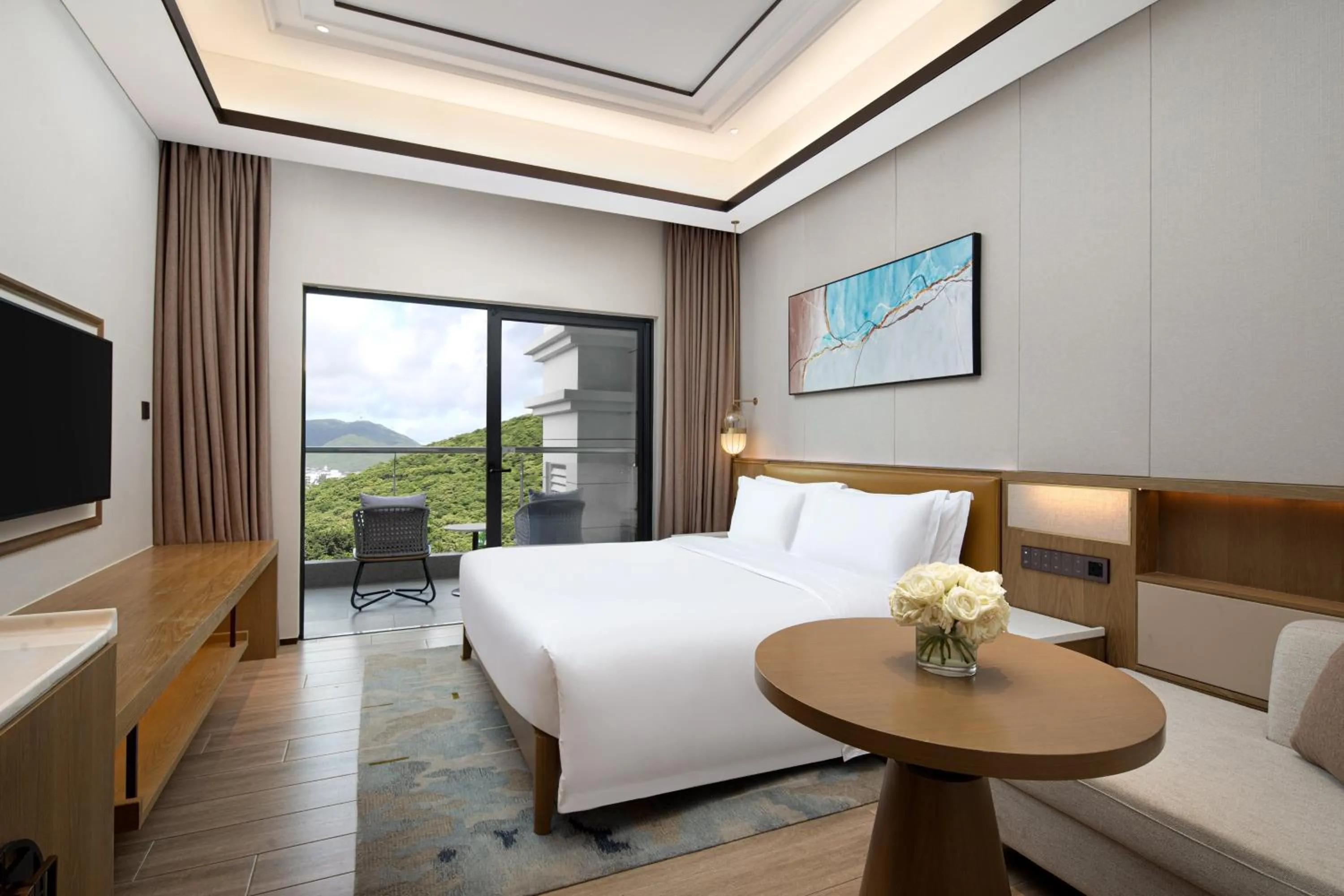 Photo of the whole room, Bed in Holiday Inn & Suites Sanya Yalong Bay