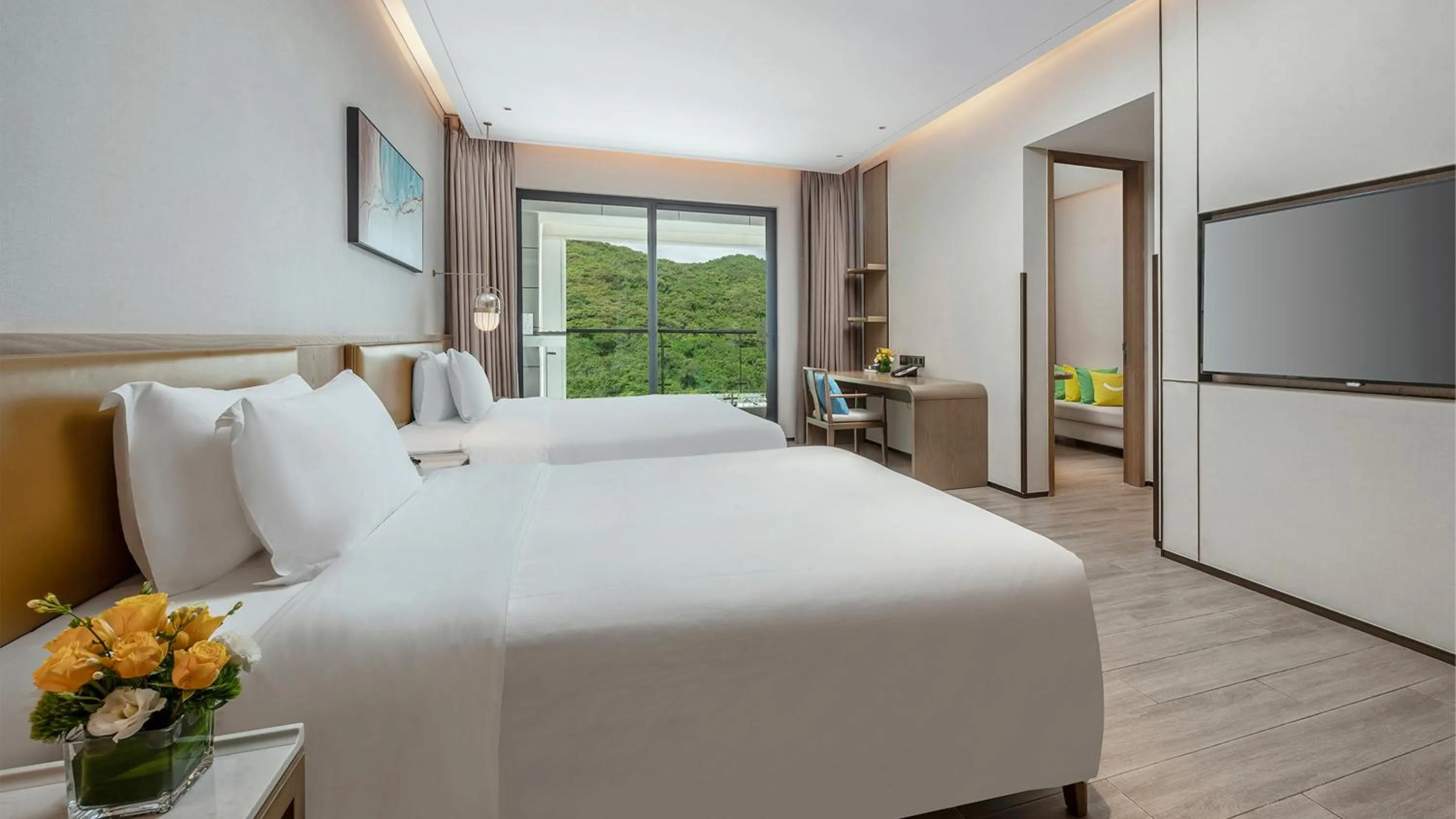 Photo of the whole room, Bed in Holiday Inn & Suites Sanya Yalong Bay