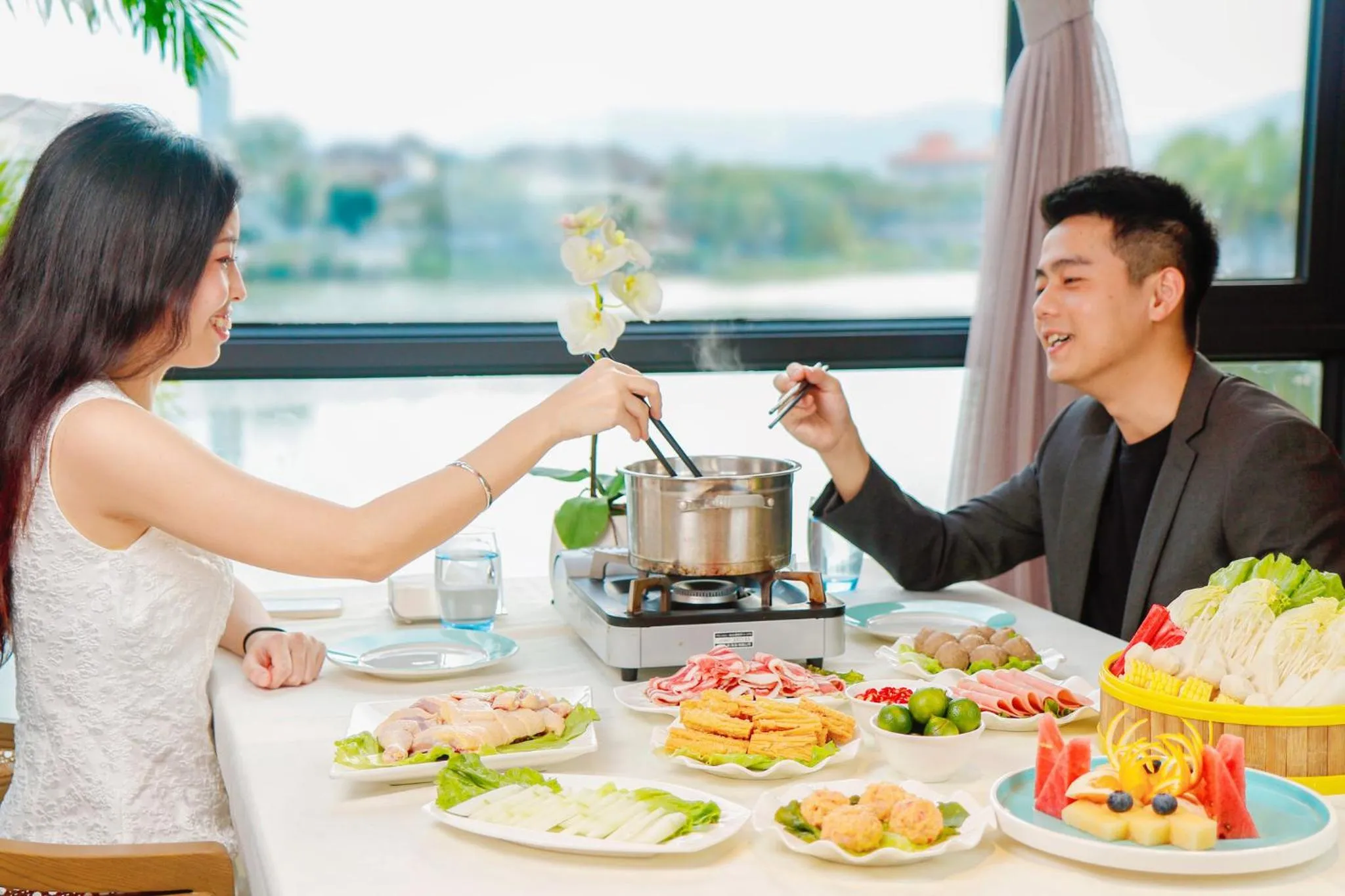 Restaurant/places to eat in Holiday Inn & Suites Sanya Yalong Bay