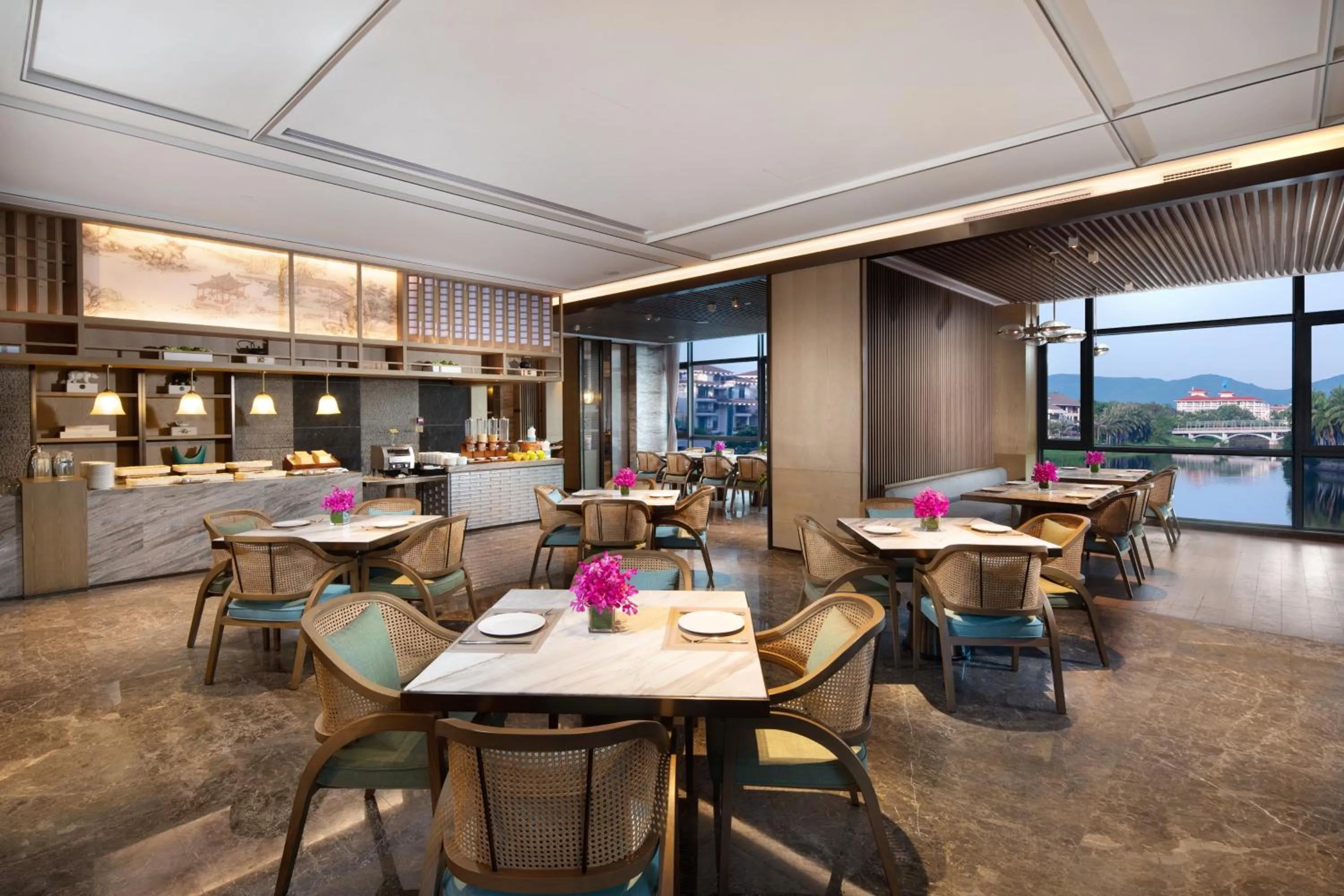 Restaurant/places to eat in Holiday Inn & Suites Sanya Yalong Bay