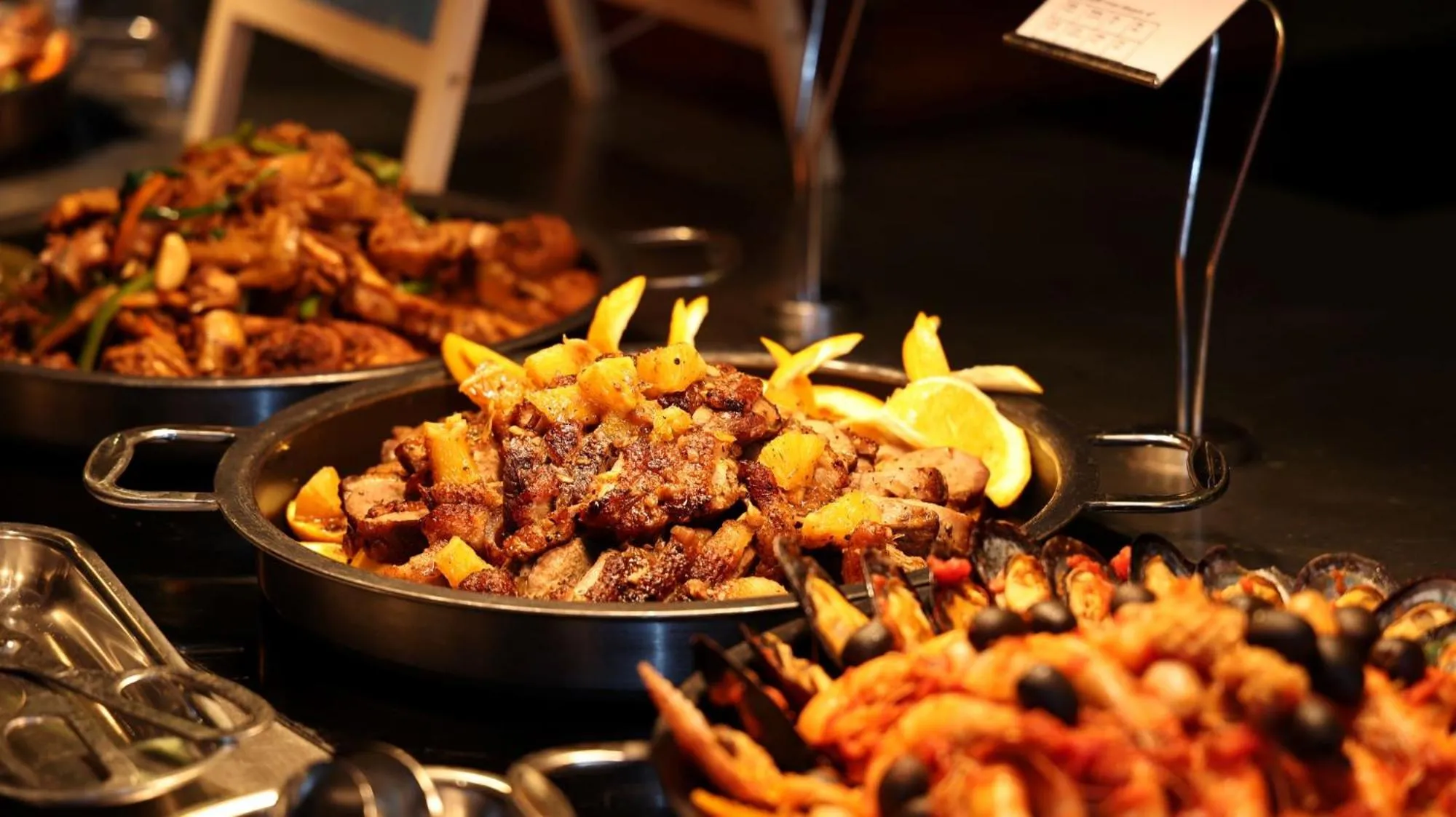 Restaurant/places to eat in Holiday Inn & Suites Sanya Yalong Bay