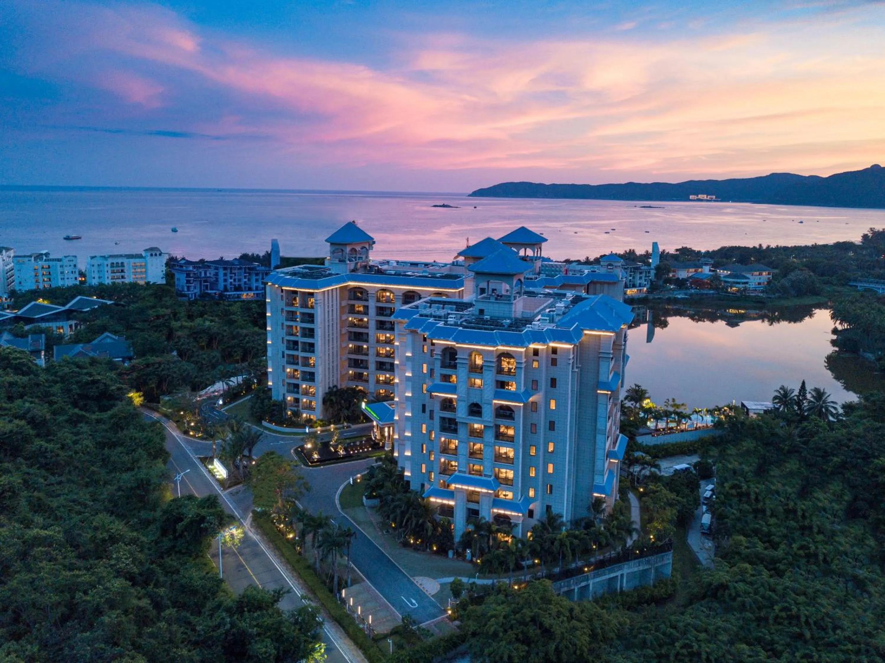 Sunset in Holiday Inn & Suites Sanya Yalong Bay