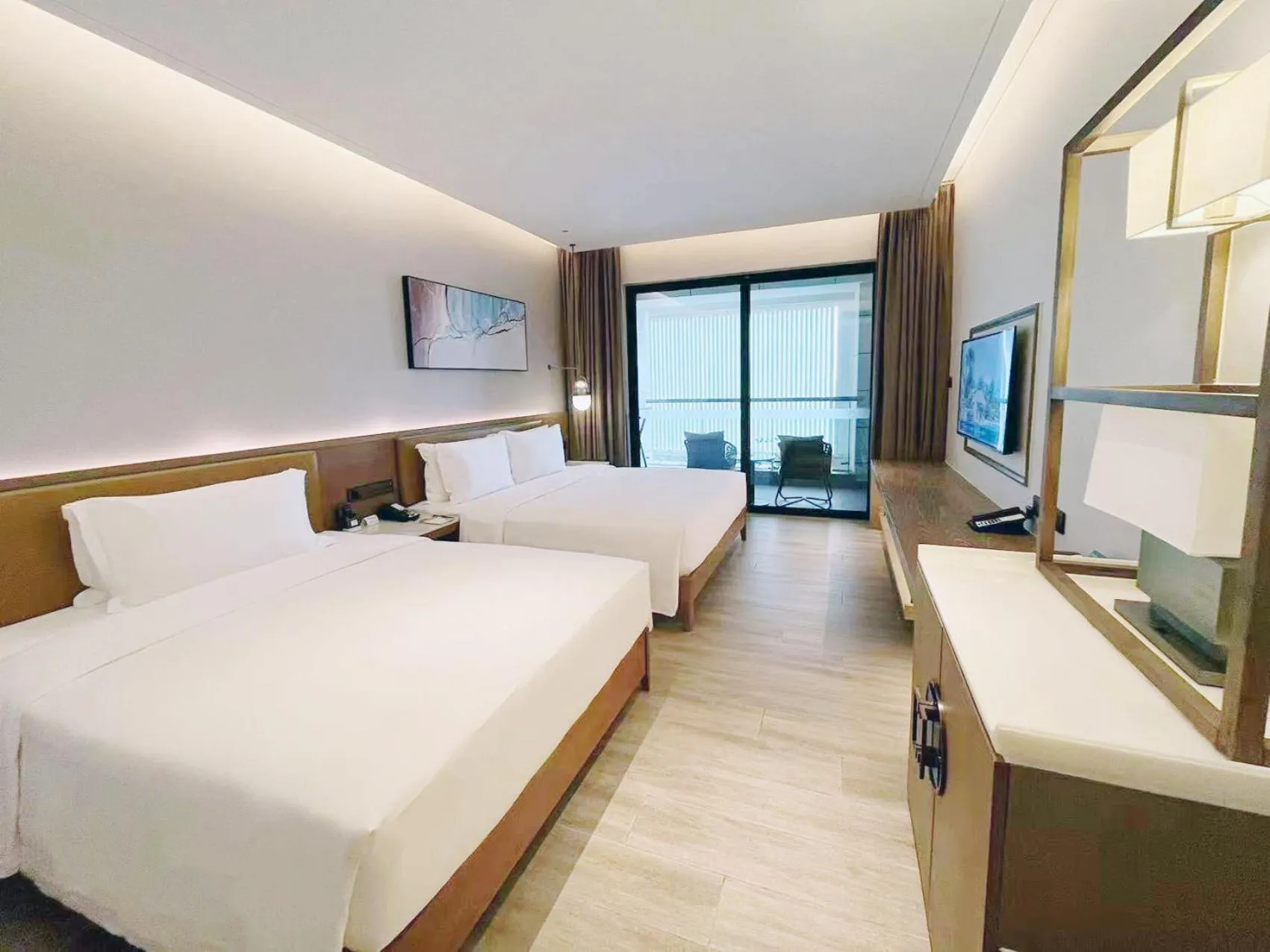 Photo of the whole room, Bed in Holiday Inn & Suites Sanya Yalong Bay