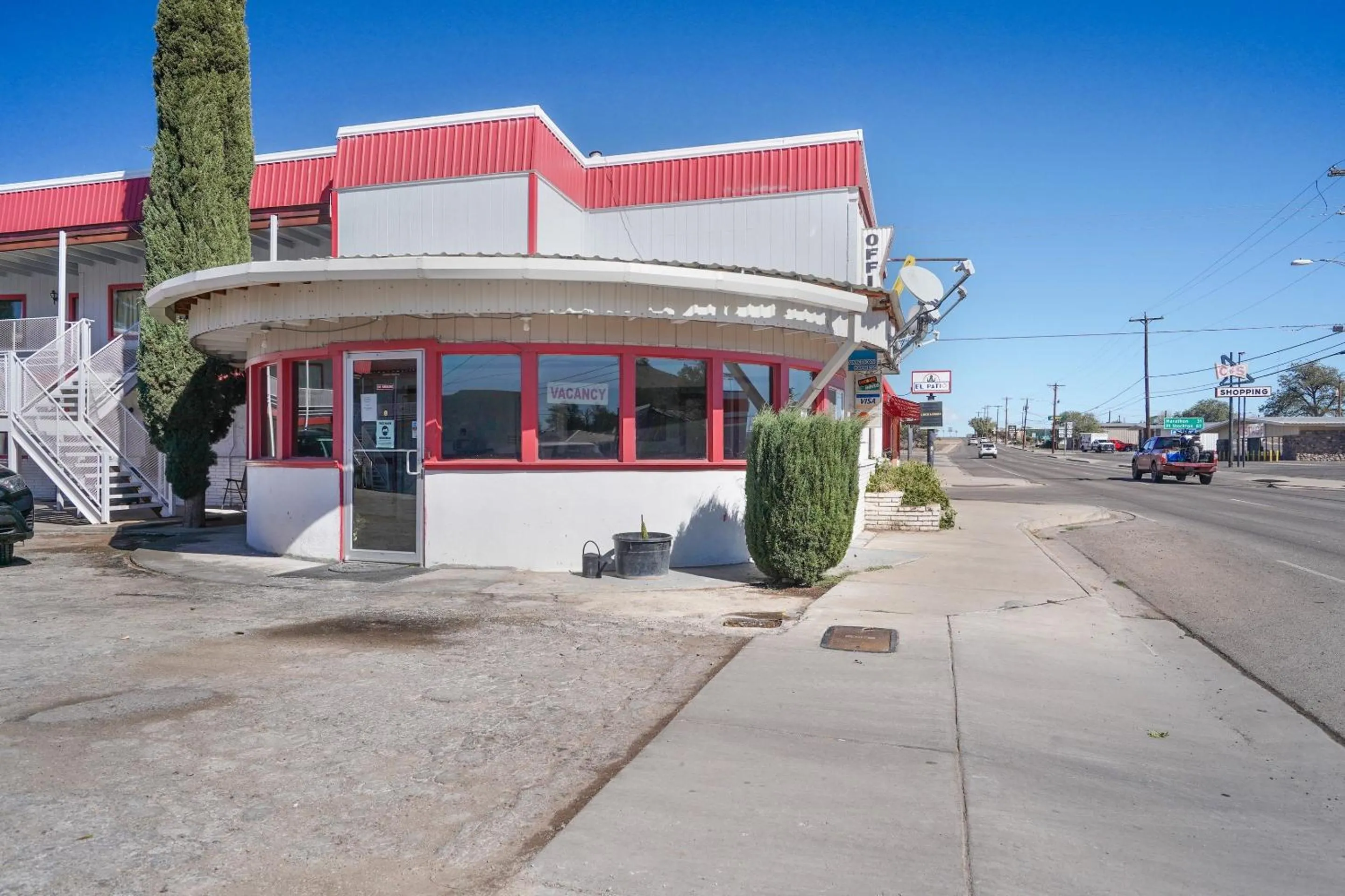 Facade/entrance in OYO Alpine TX near Big Bend National Park