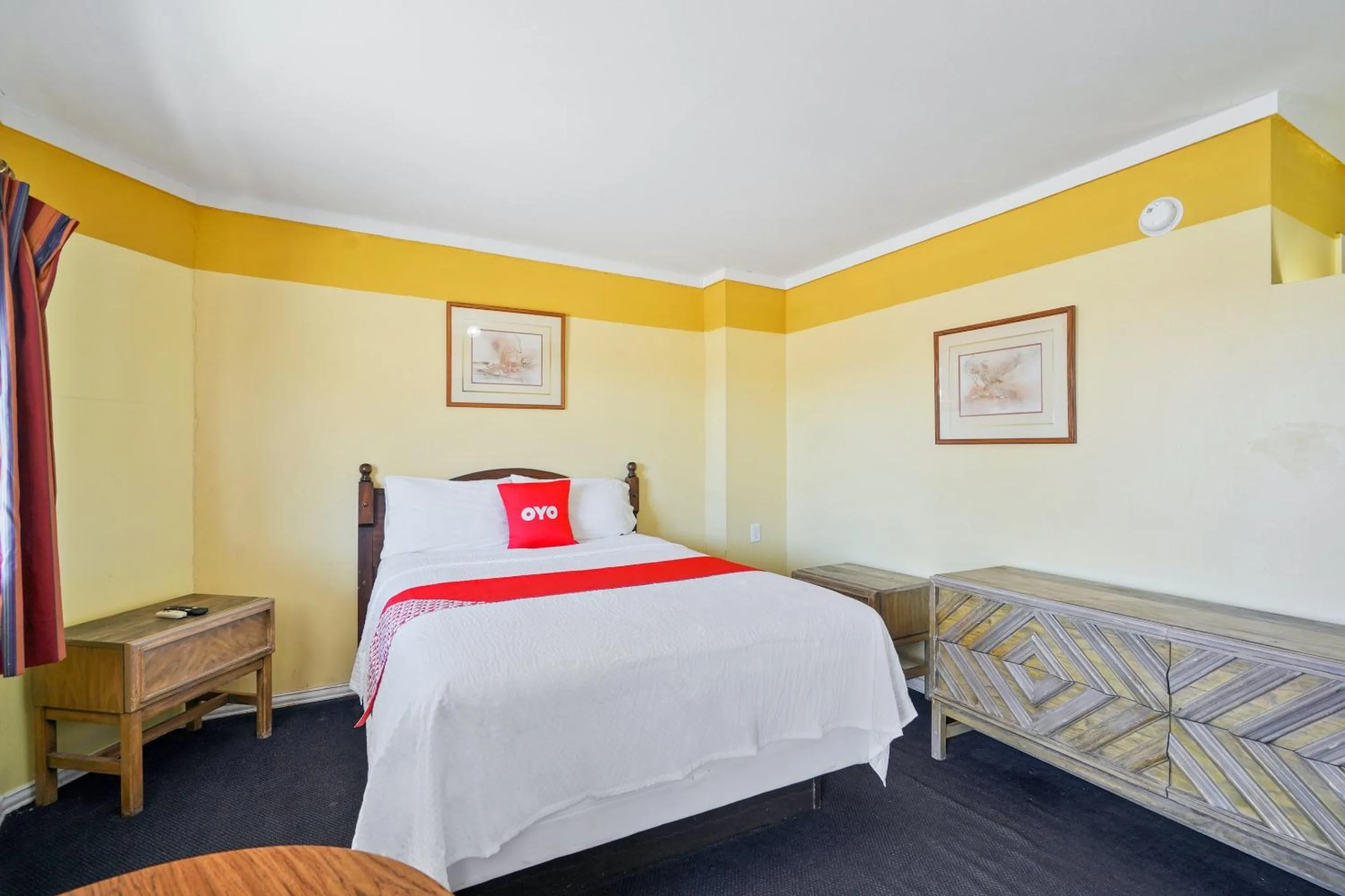 Bedroom, Bed in OYO Alpine TX near Big Bend National Park