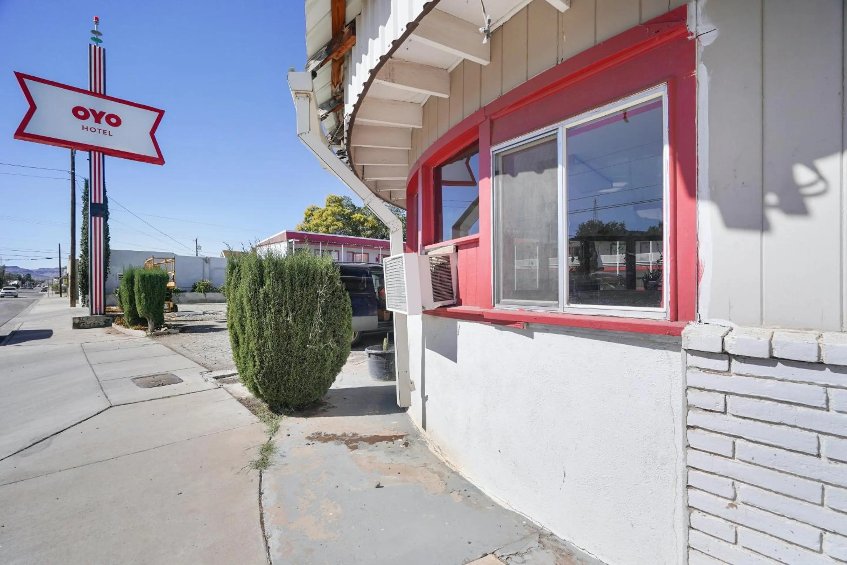 Facade/entrance in OYO Alpine TX near Big Bend National Park