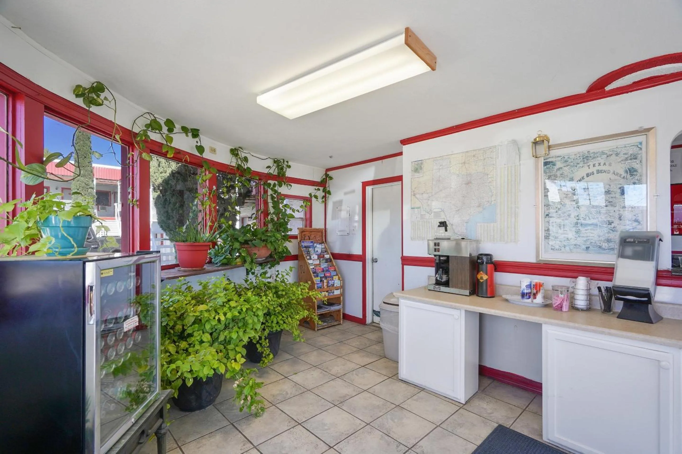 Lobby or reception in OYO Alpine TX near Big Bend National Park