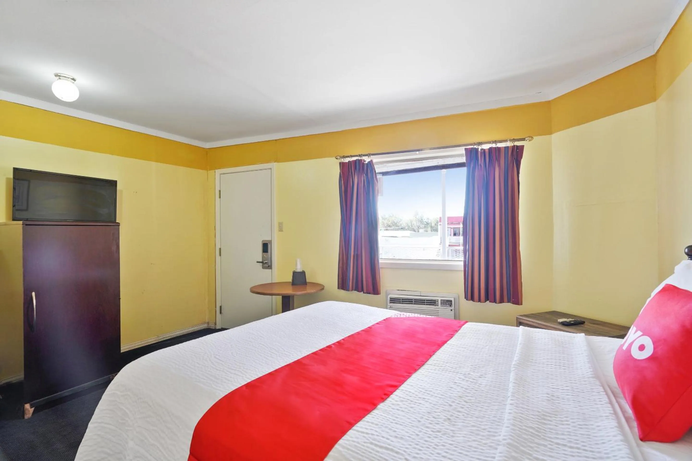 Bedroom, Bed in OYO Alpine TX near Big Bend National Park