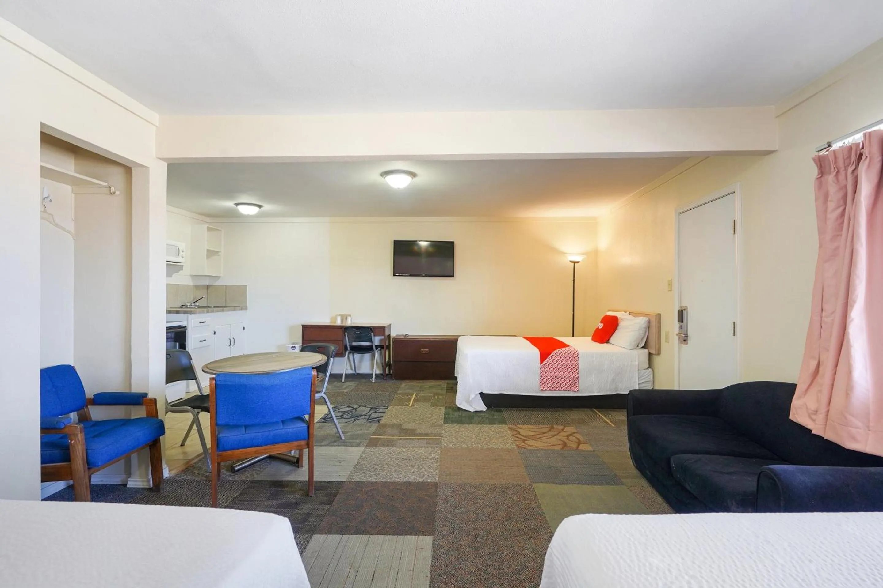 Bedroom in OYO Alpine TX near Big Bend National Park