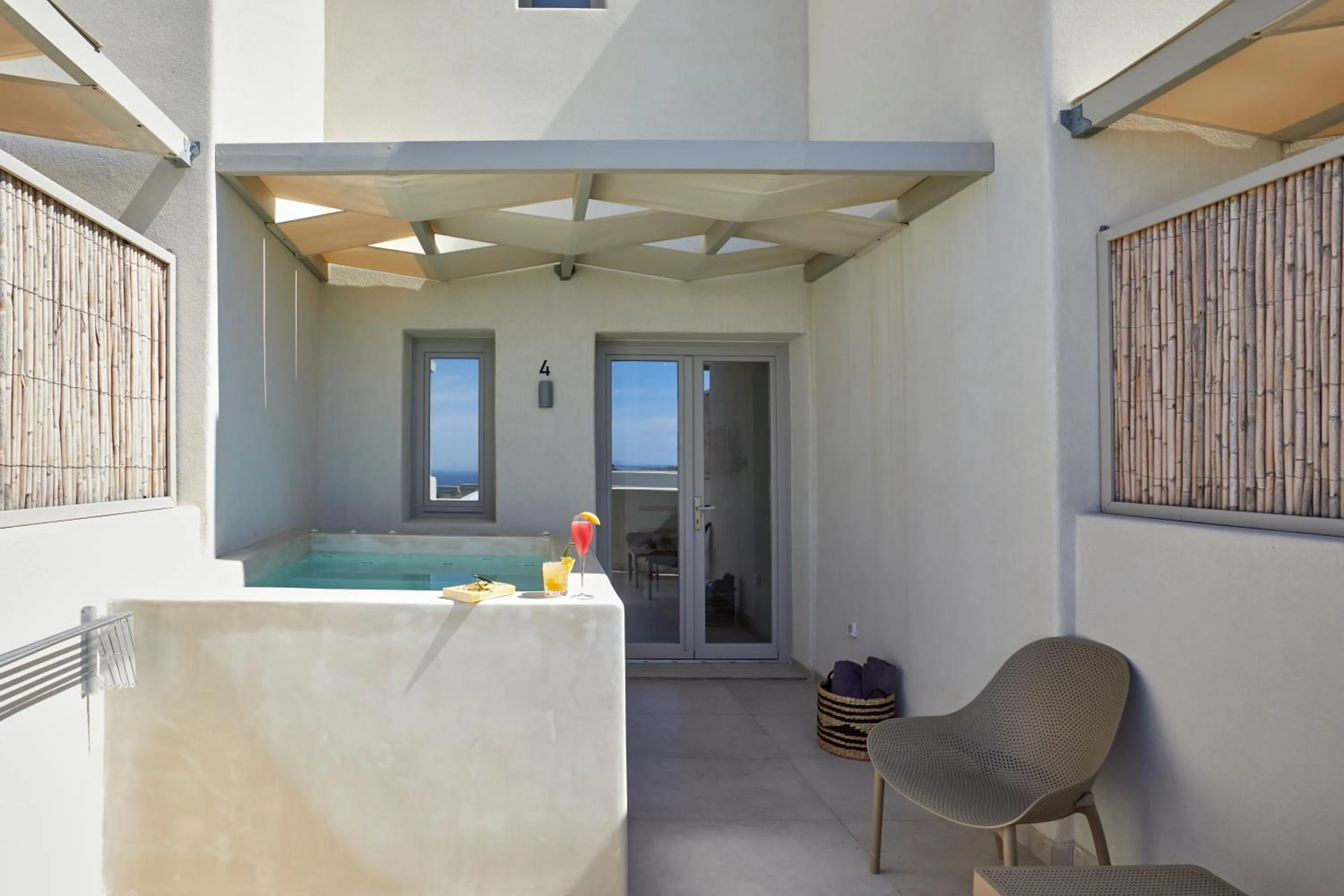 Hot Tub in Adorno Oia