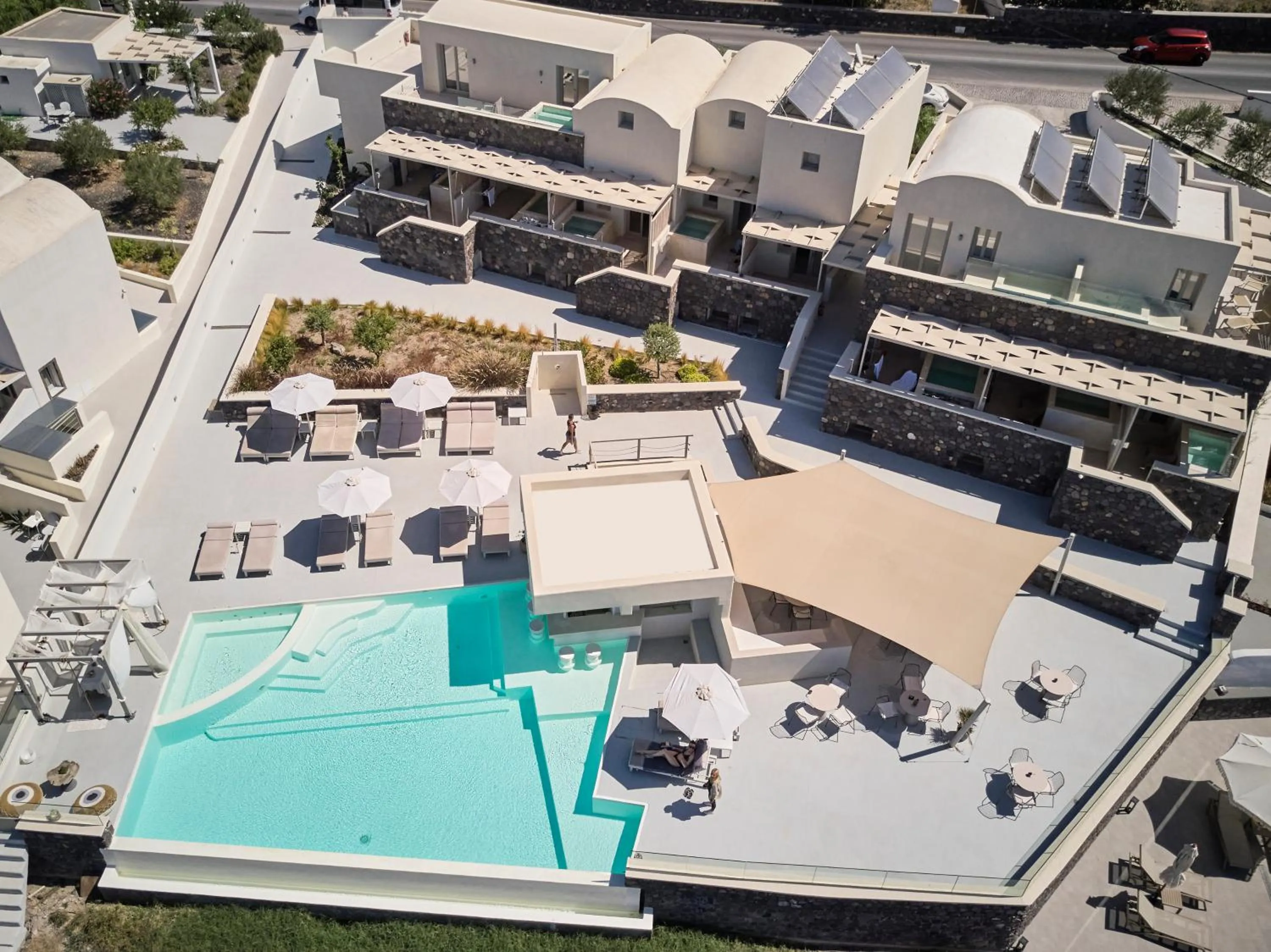 Property building in Adorno Oia