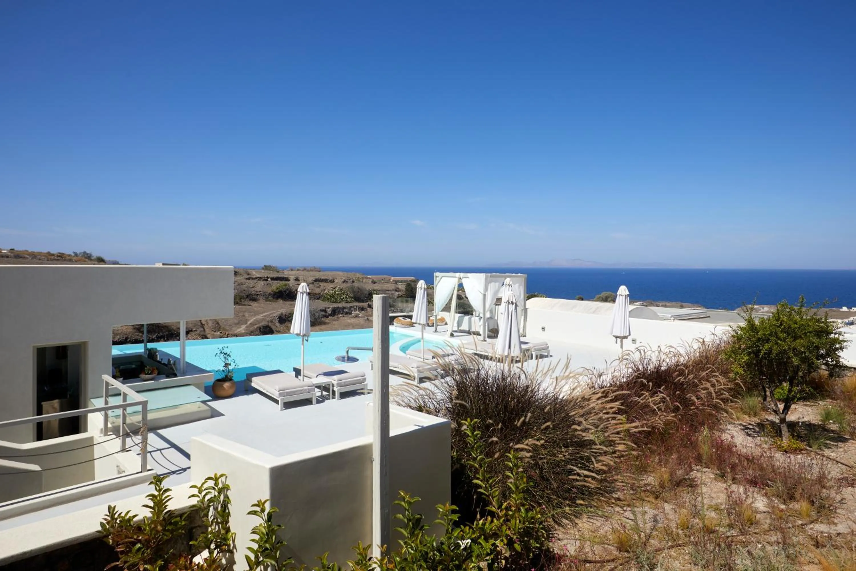 Property building in Adorno Oia