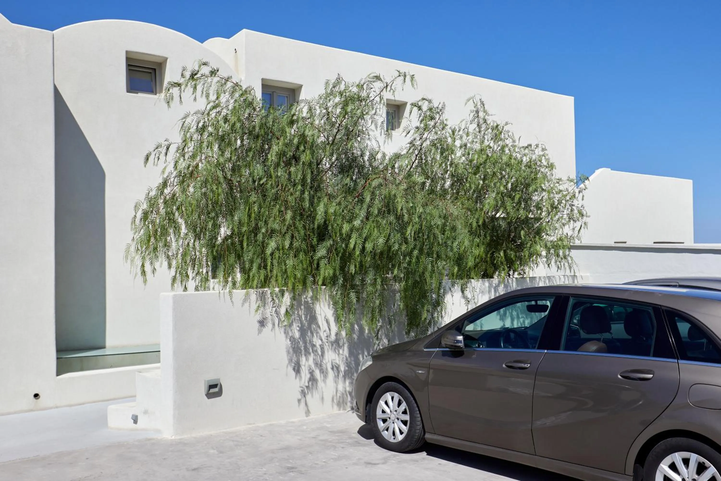 Property building in Adorno Oia