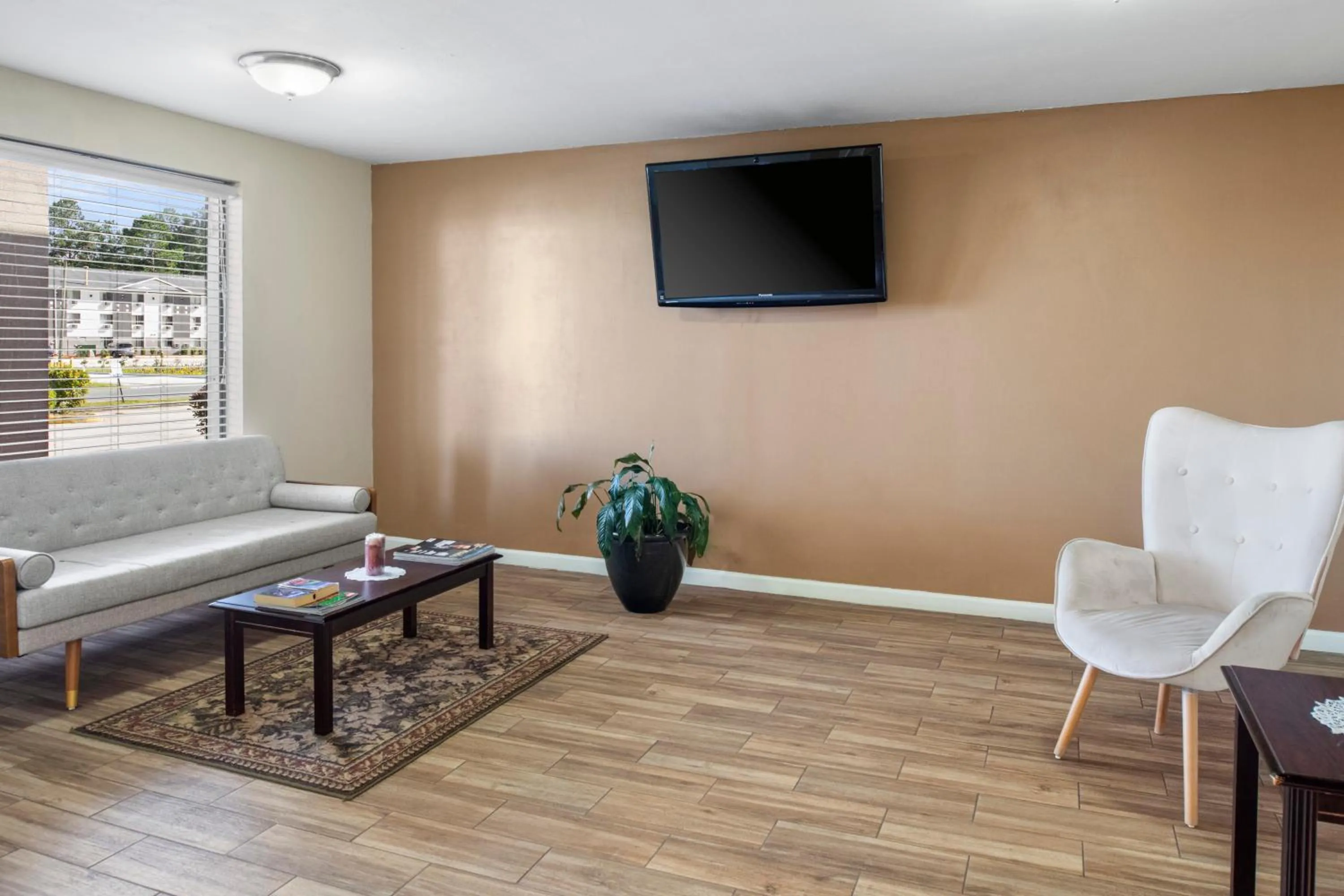 Lobby or reception in Suburban Studios Hotel Kingsland Near I-95