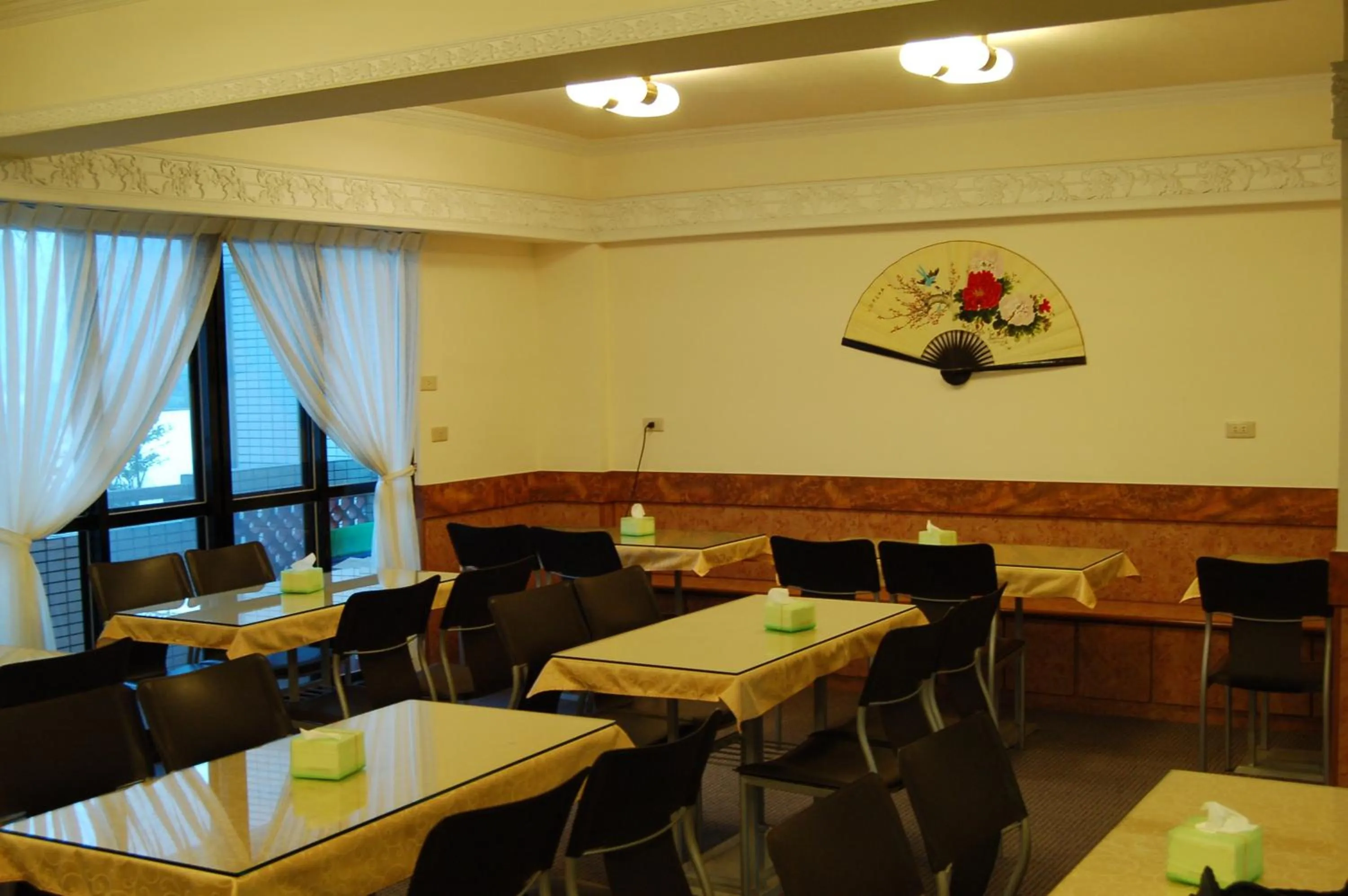 Kitchen or kitchenette in Hua Tong Hotel