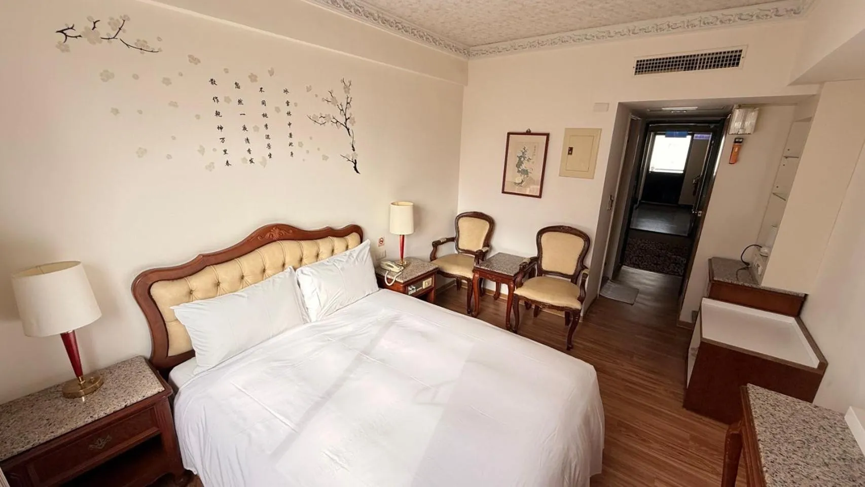 Bed in Hua Tong Hotel