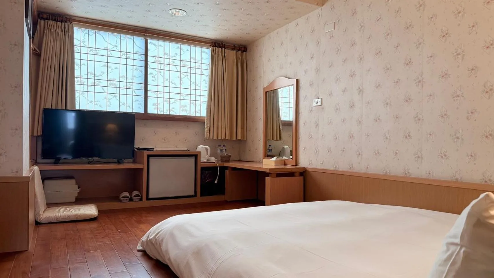 Bed in Hua Tong Hotel