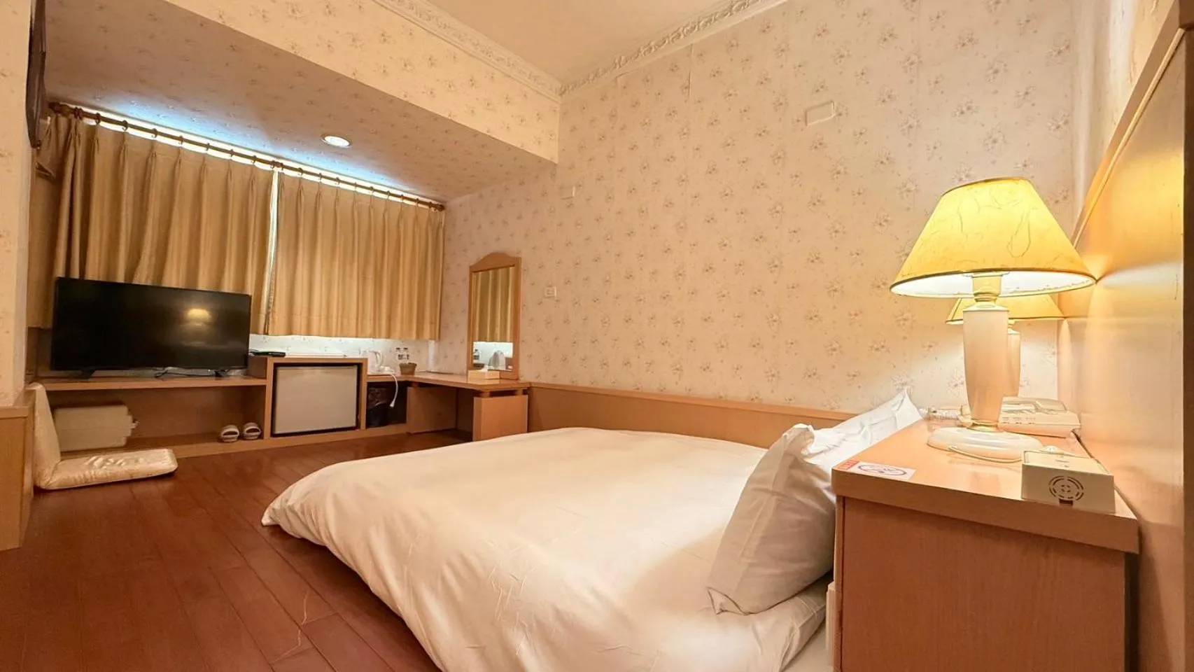 Bed in Hua Tong Hotel