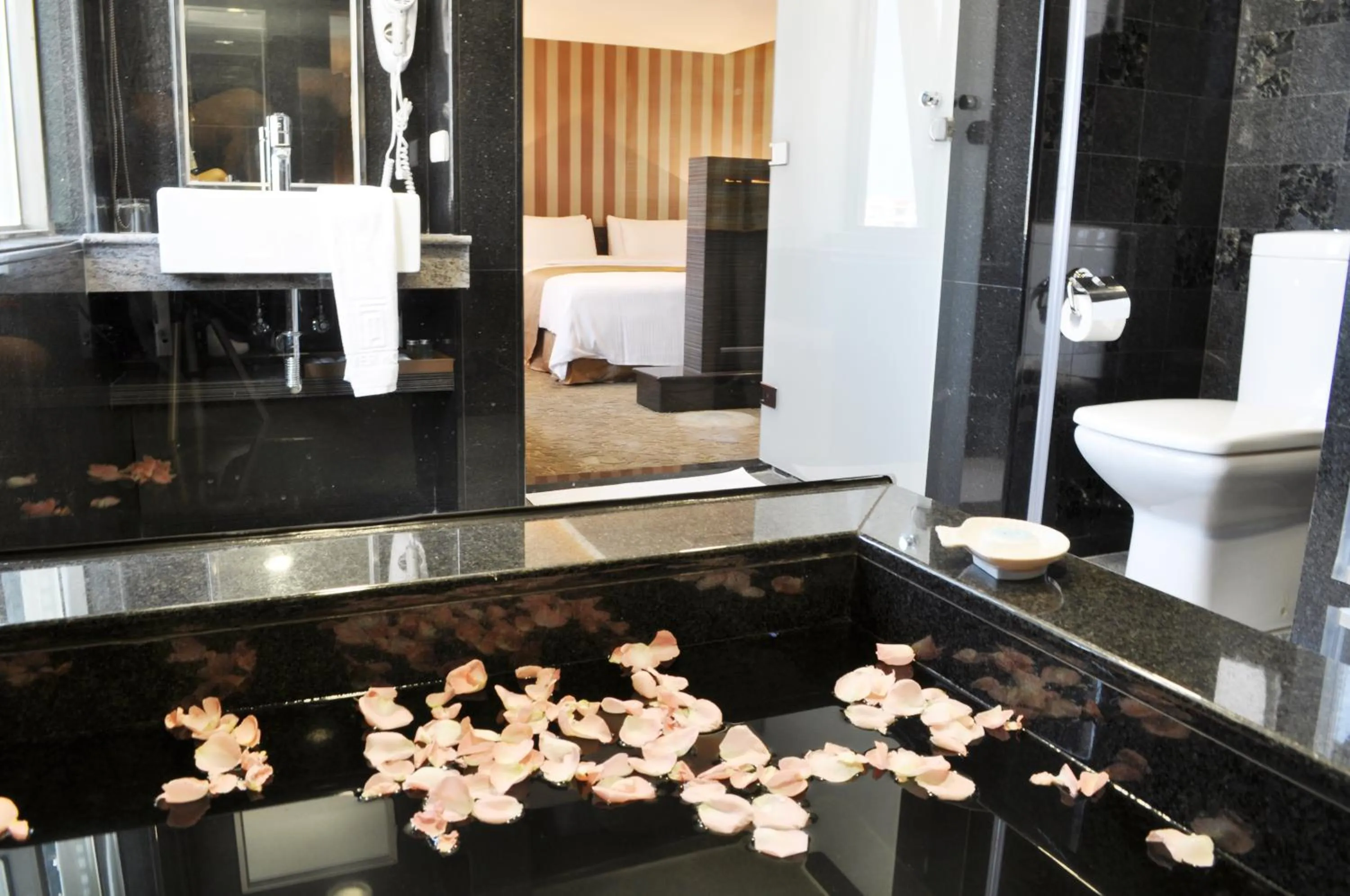 Bathroom in Byeyer Hotel