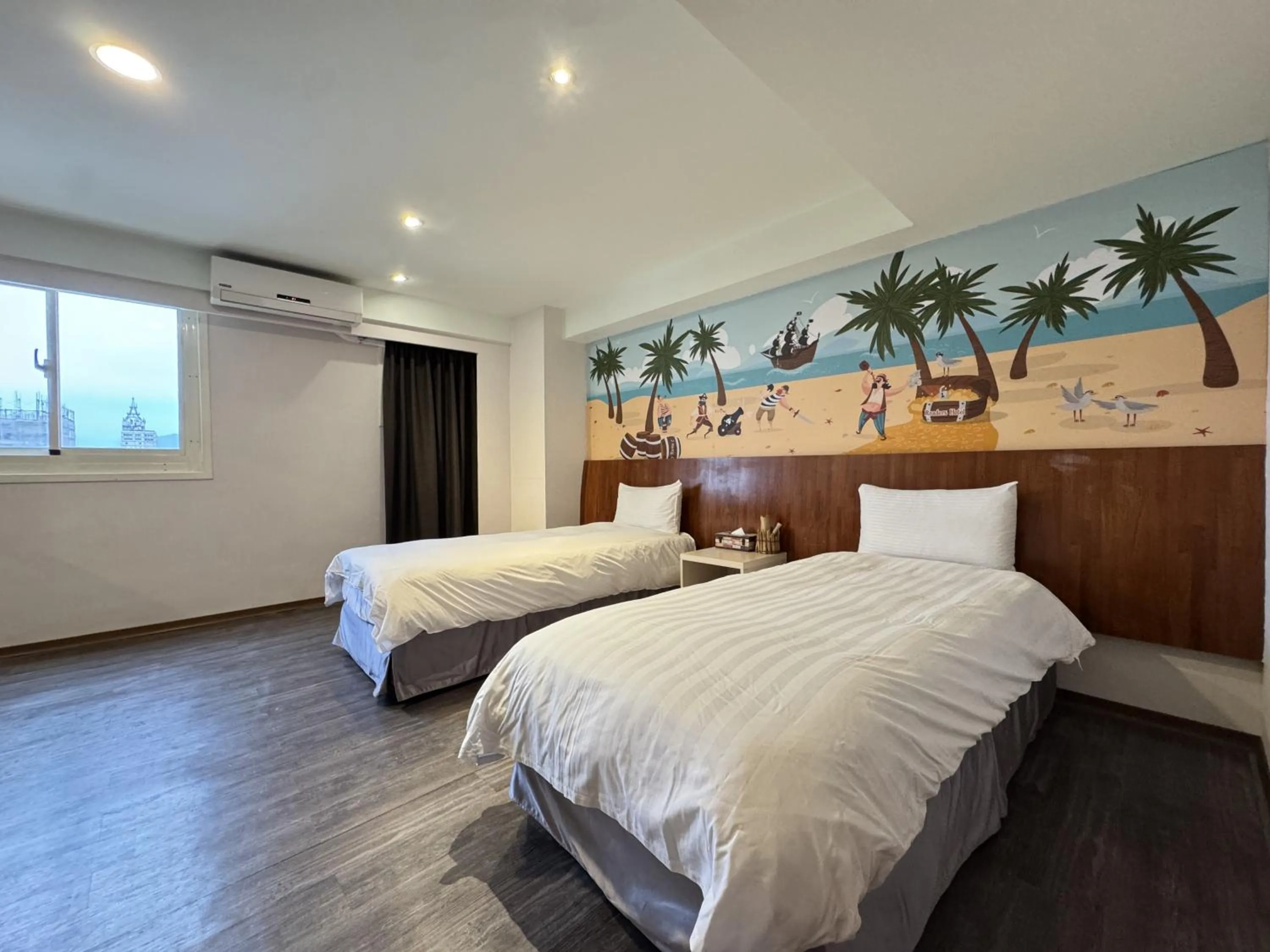 Photo of the whole room, Bed in Roaders Hotel Hualien Dongda