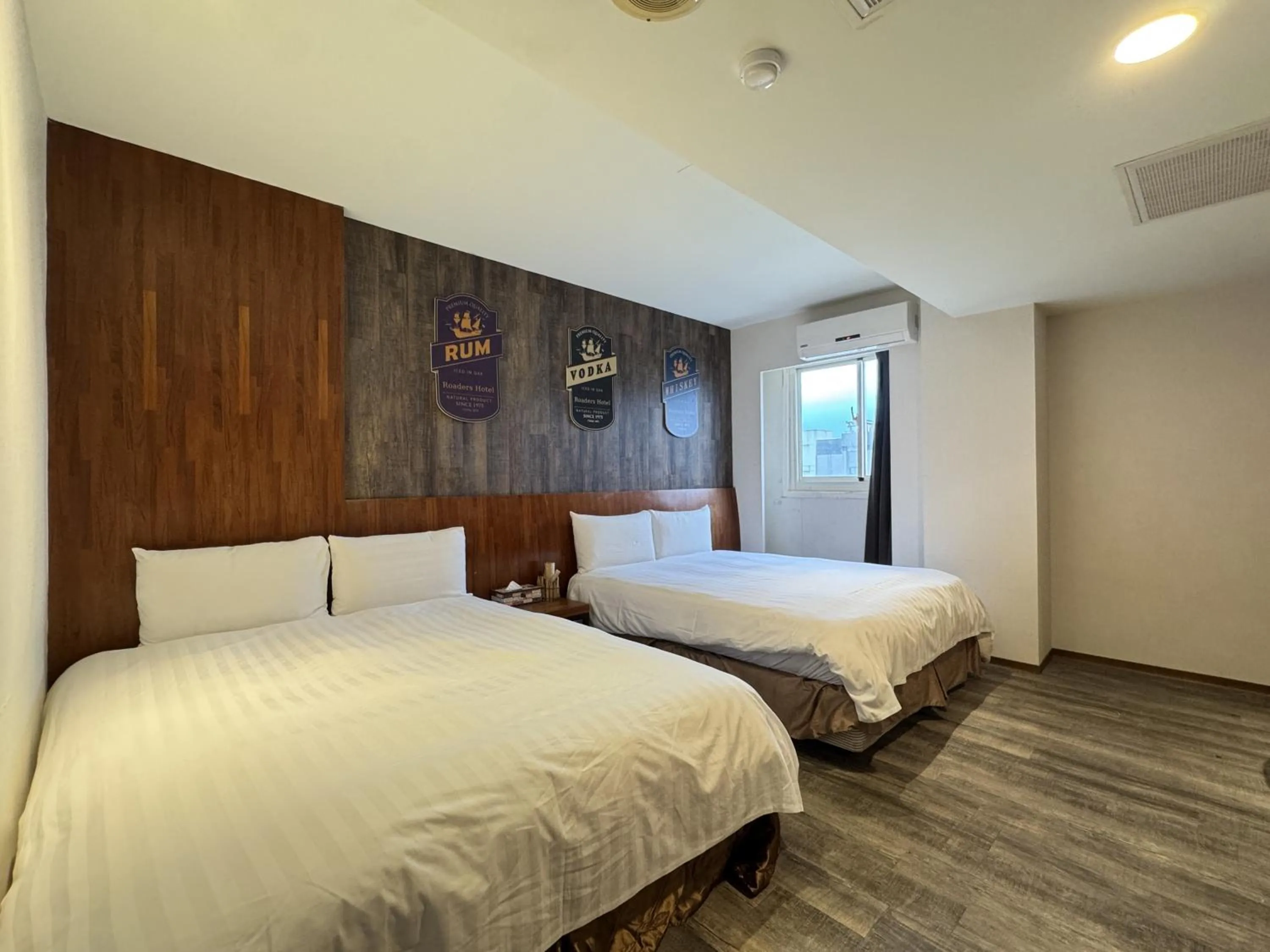 Photo of the whole room, Bed in Roaders Hotel Hualien Dongda