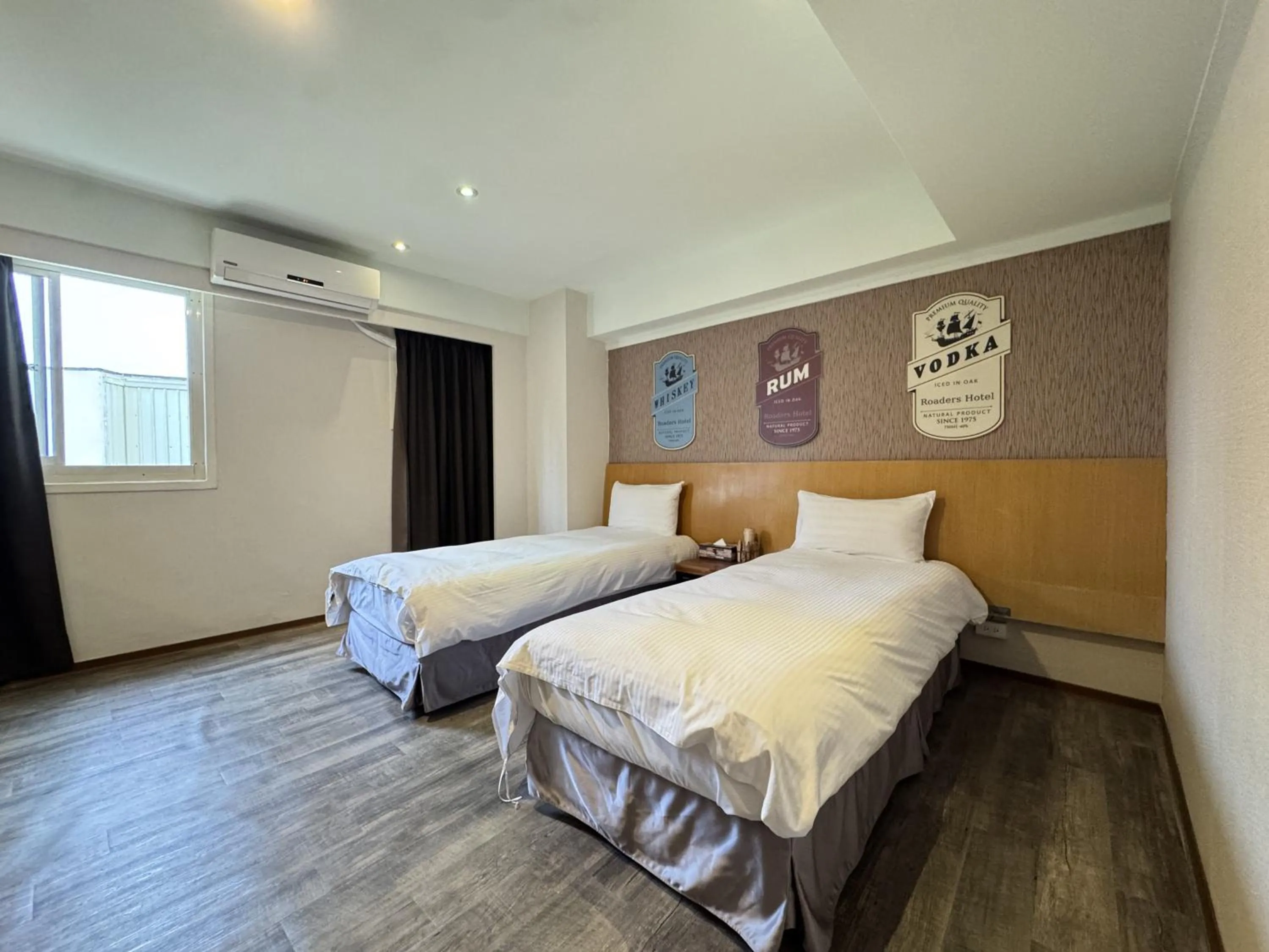 Photo of the whole room, Bed in Roaders Hotel Hualien Dongda