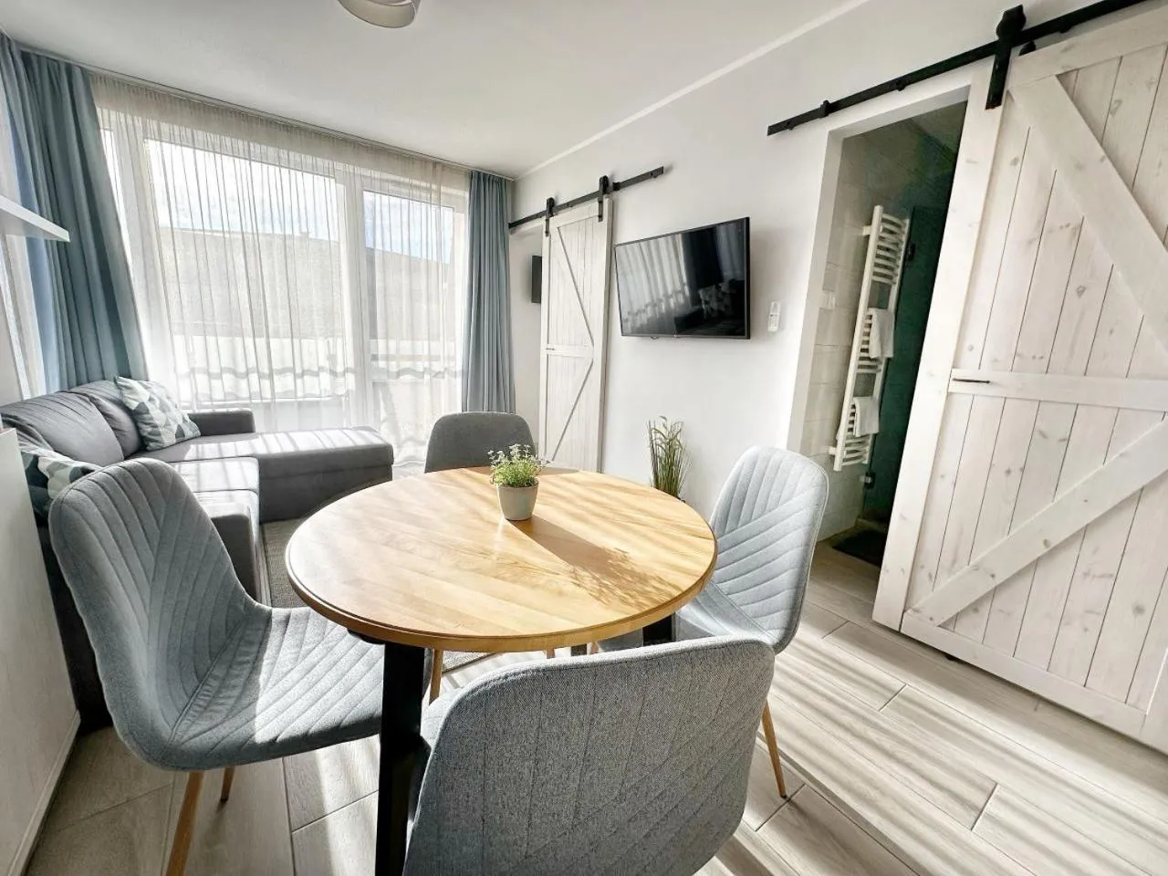 Dinner in Marina Apartment by Dora