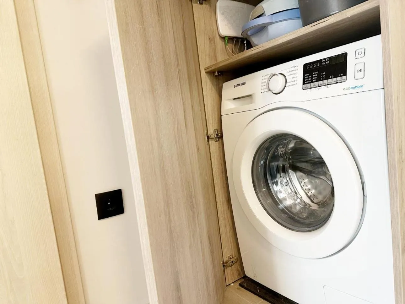 washing machine in Marina Apartment by Dora