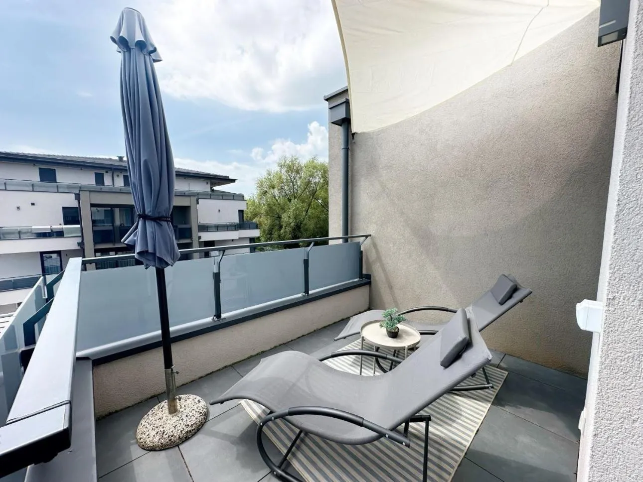 Balcony/Terrace in Marina Apartment by Dora
