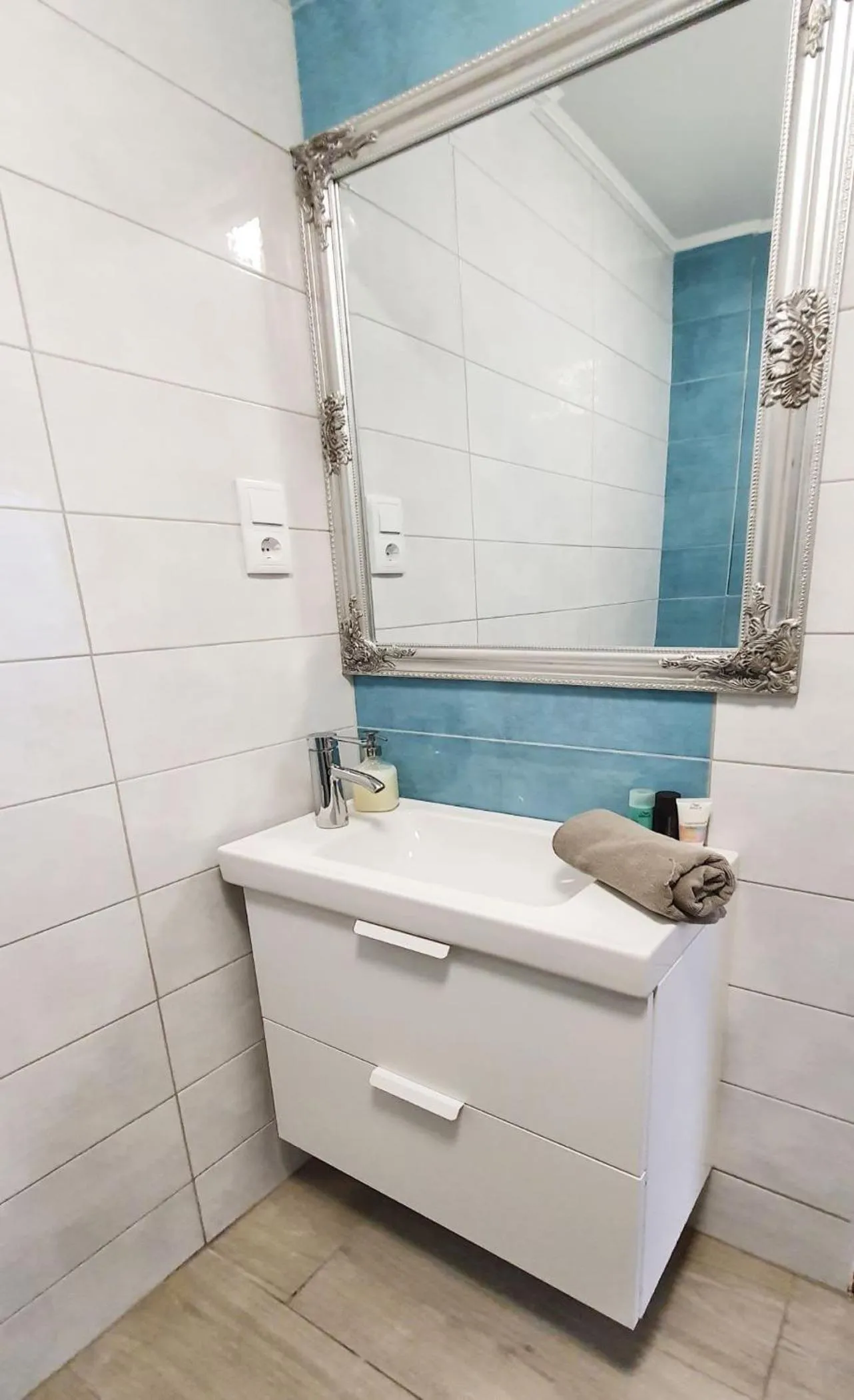 Shower in Marina Apartment by Dora